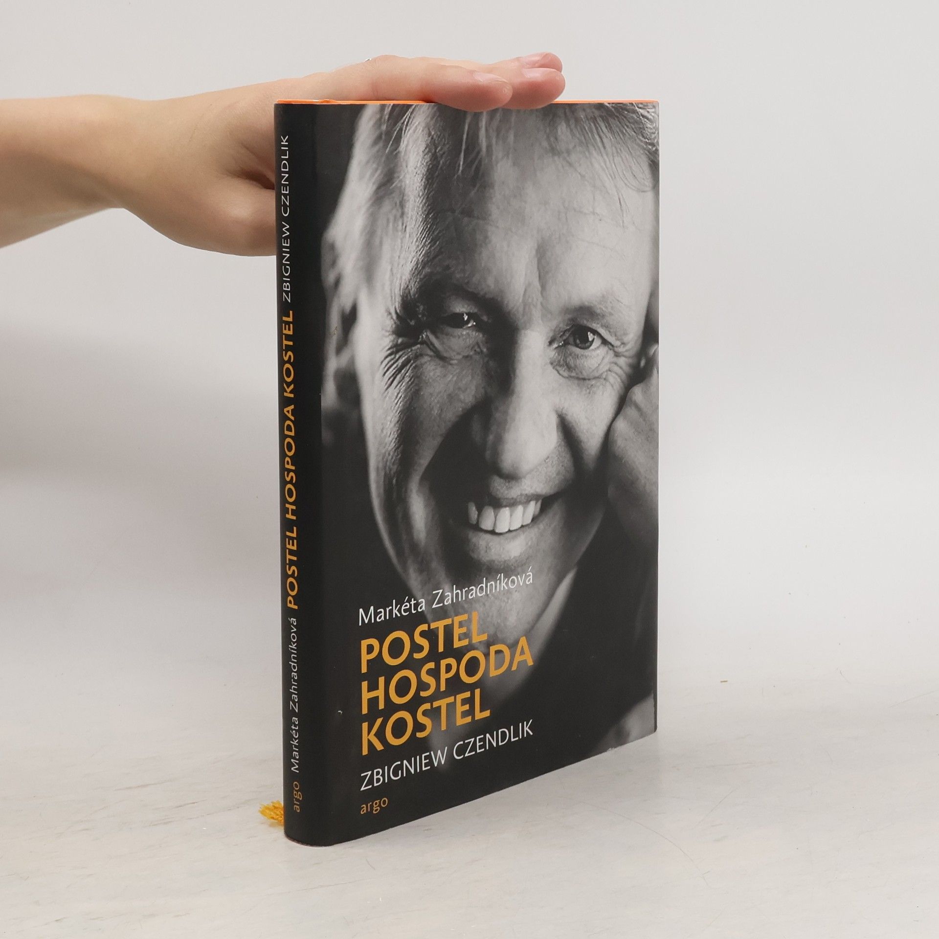 Postel, hospoda, kostel