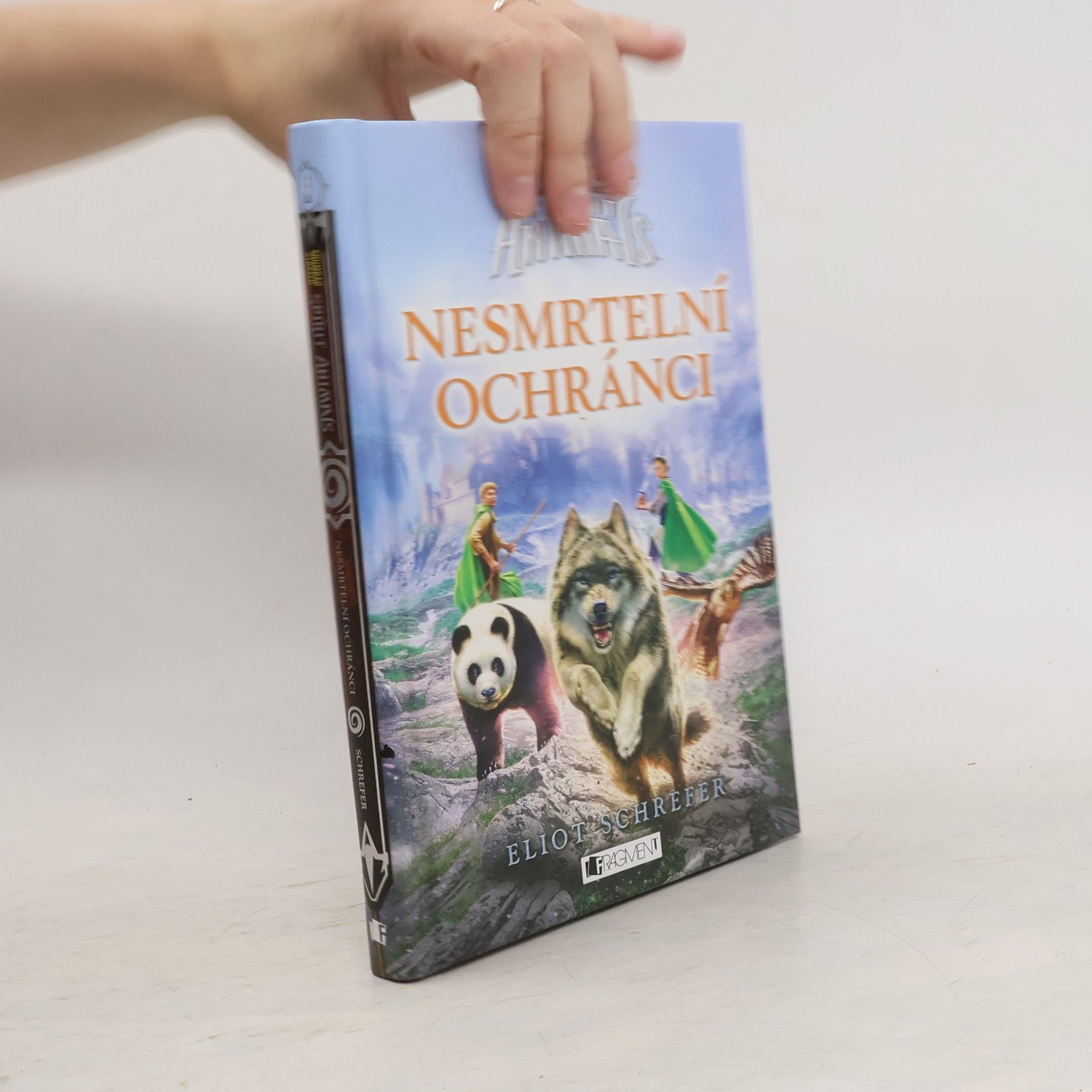 Eliot Schrefer Nesmrtelní ochránci