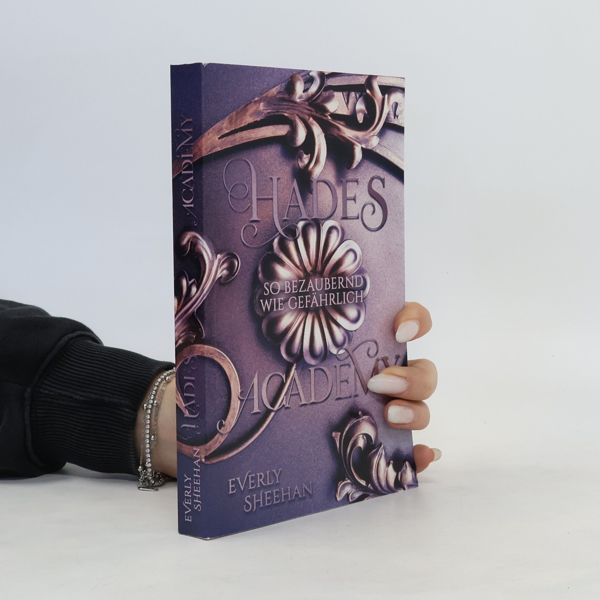 Hades Academy 1. So bezaubernd wie gefährlich