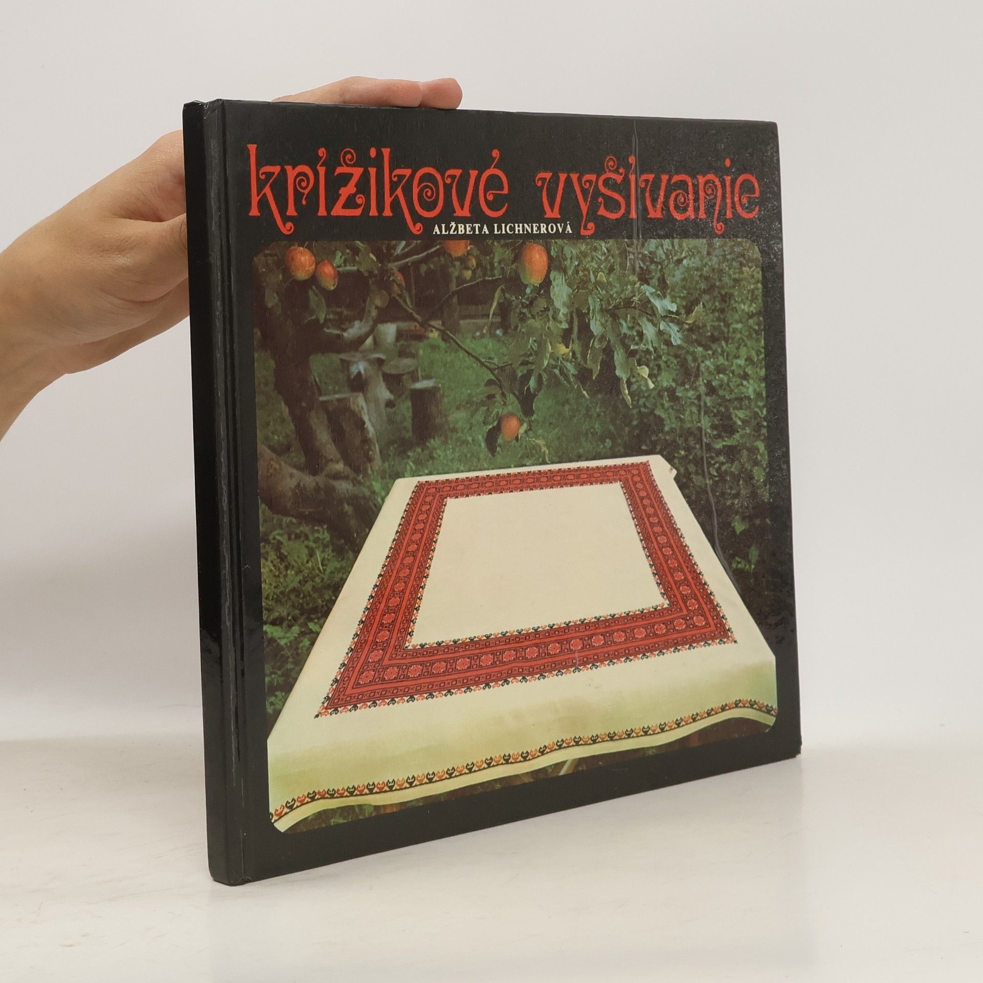 Alžbeta Lichnerová Krížikové vyšívanie