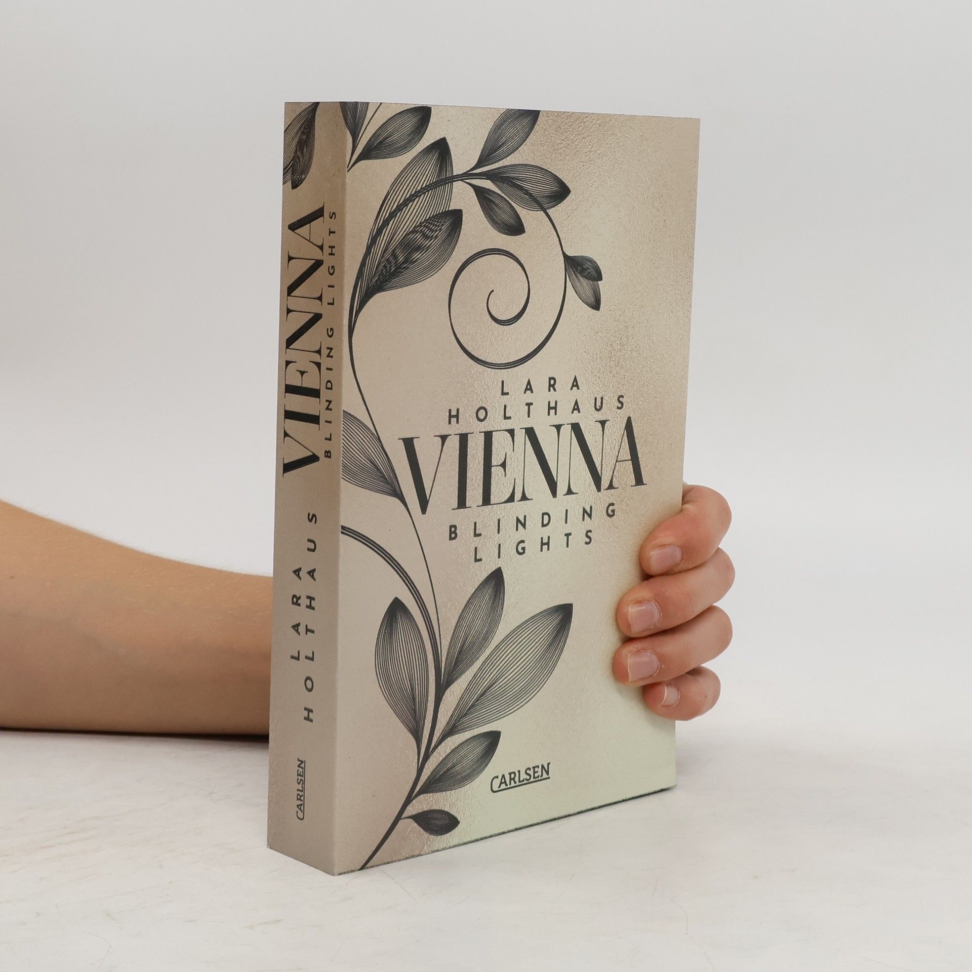 Lara Holthaus Vienna. Blinding Lights