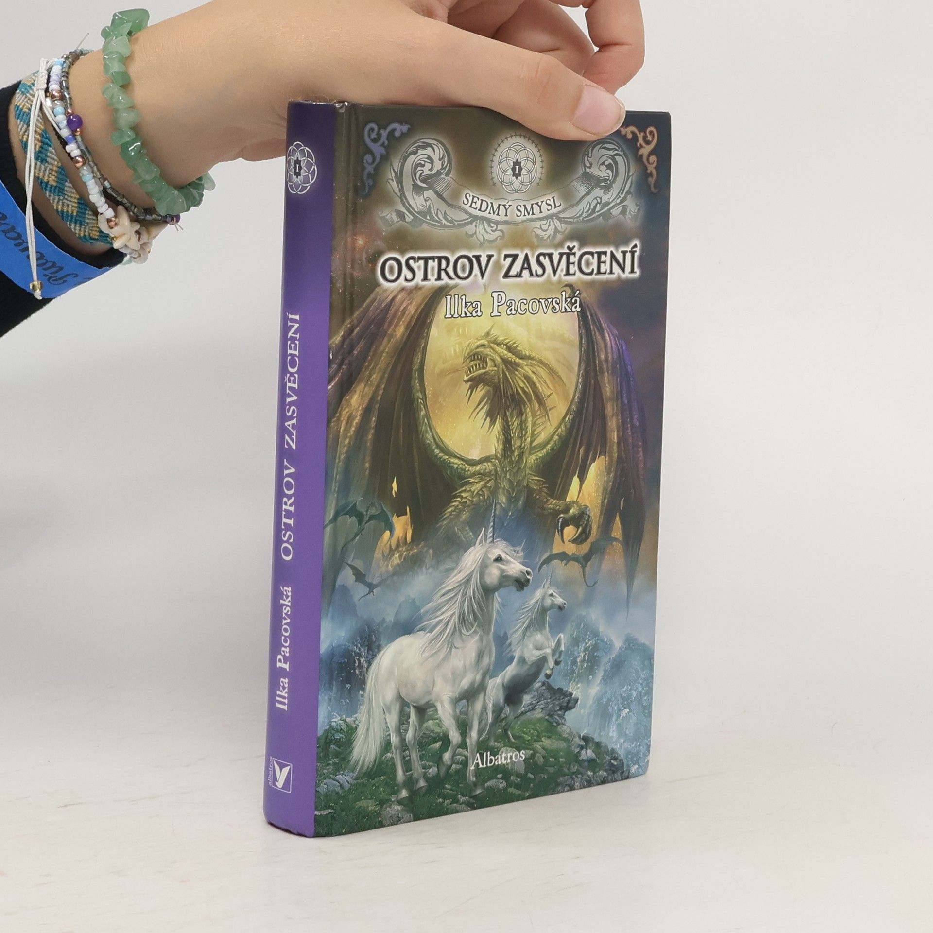 Ilka Pacovská Sedmý smysl 1., Ostrov zasvěcení