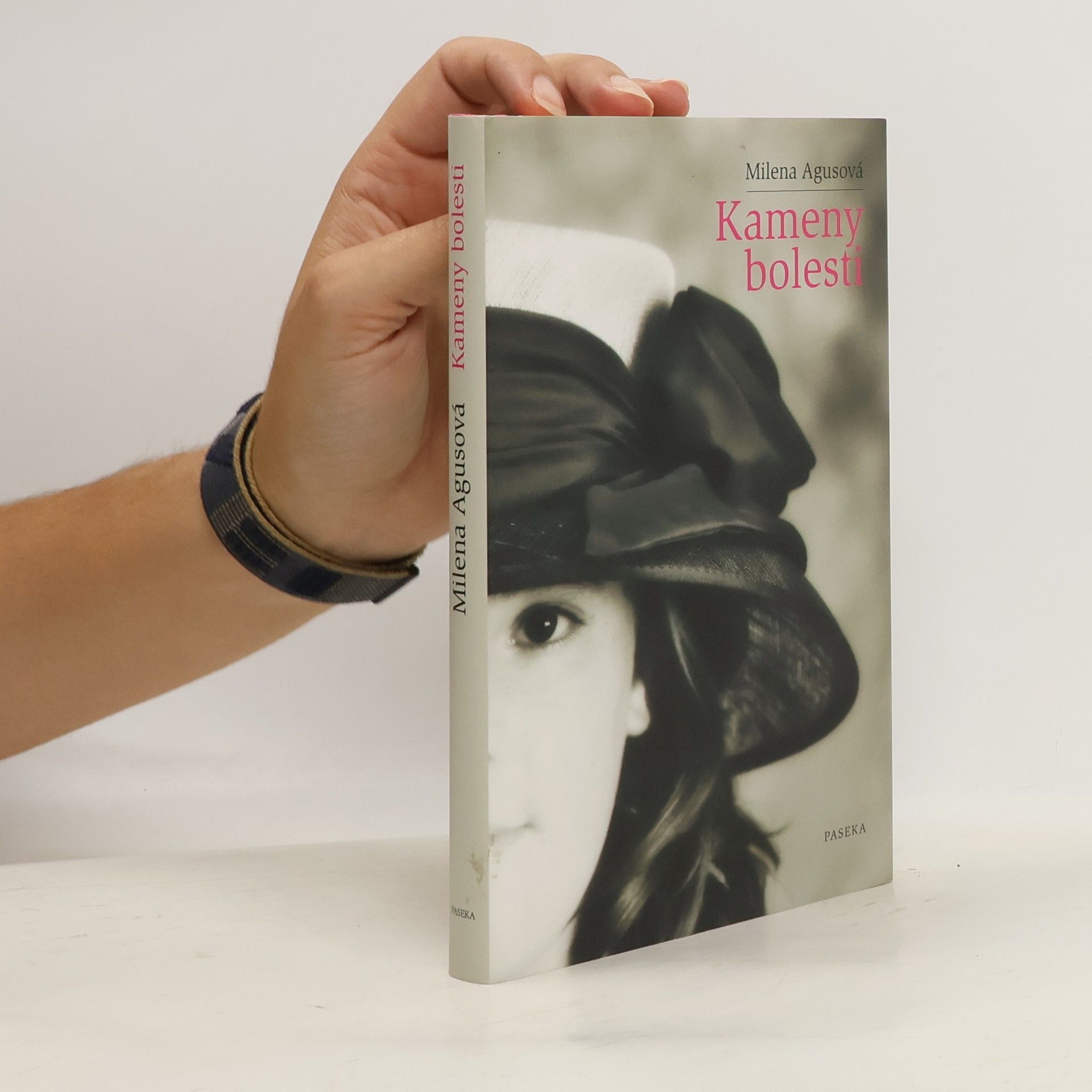 Milena Agus Kameny bolesti