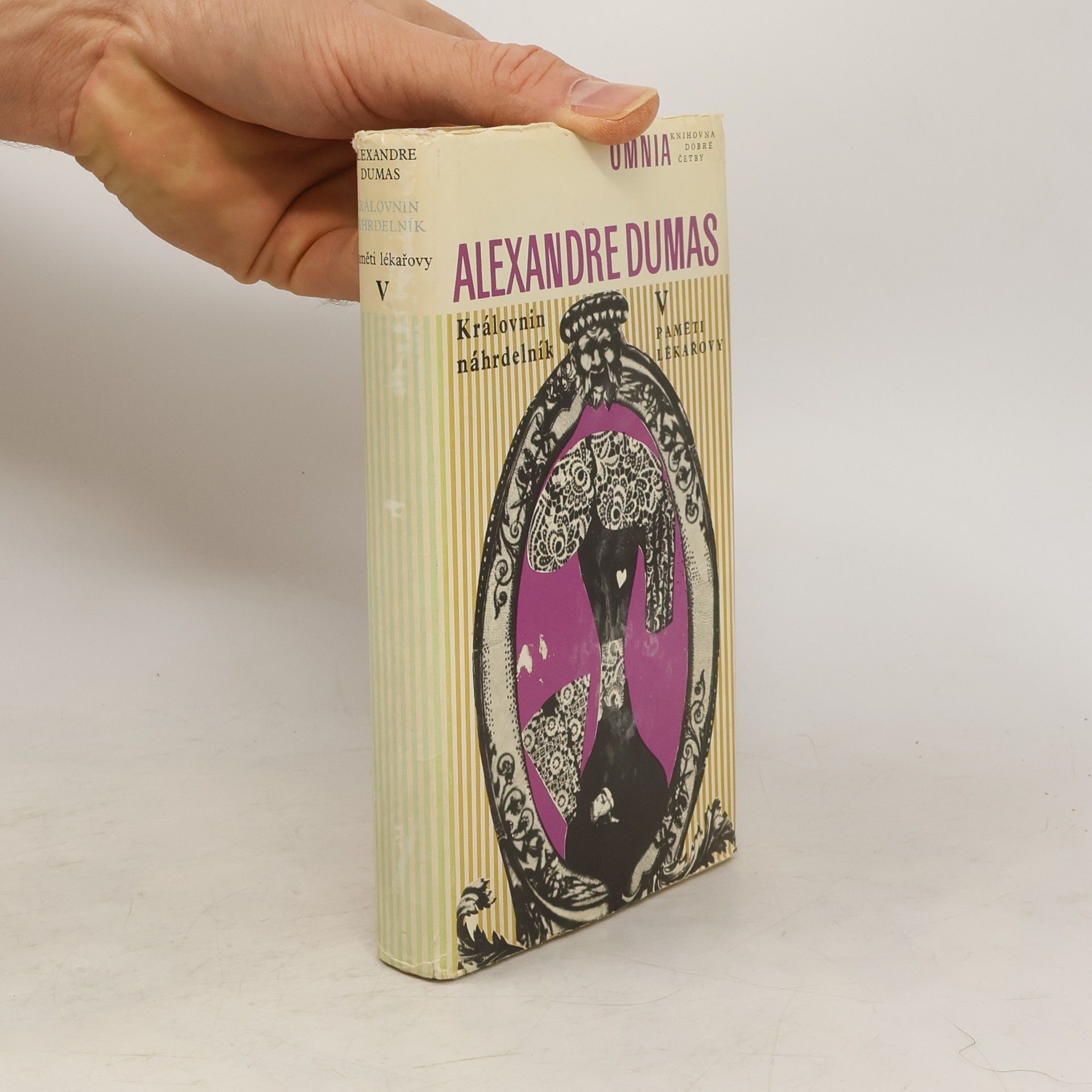 Alexandre Dumas starší Paměti lékařovy V. Královnin náhrdelník I.