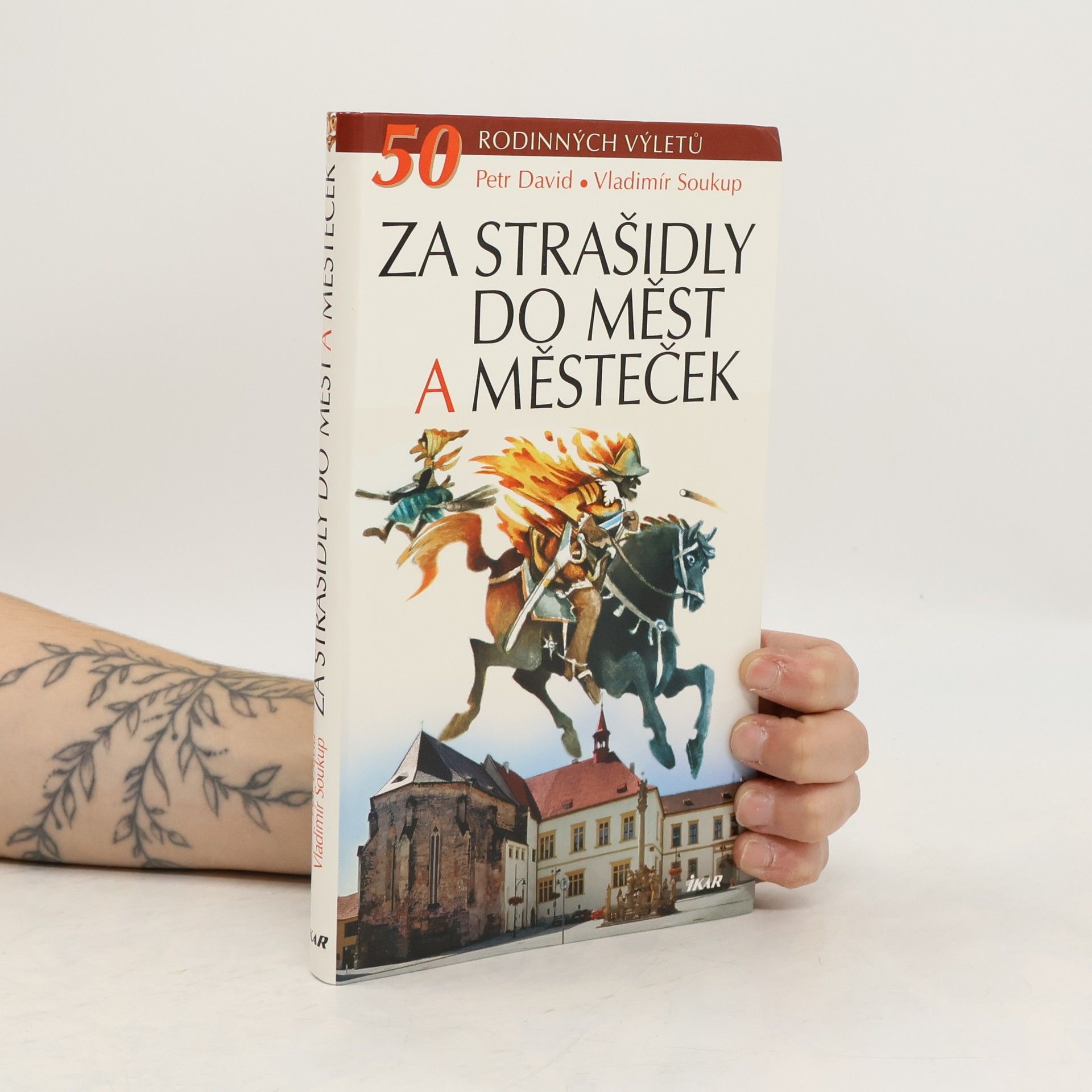 Petr David Za strašidly do měst a městeček
