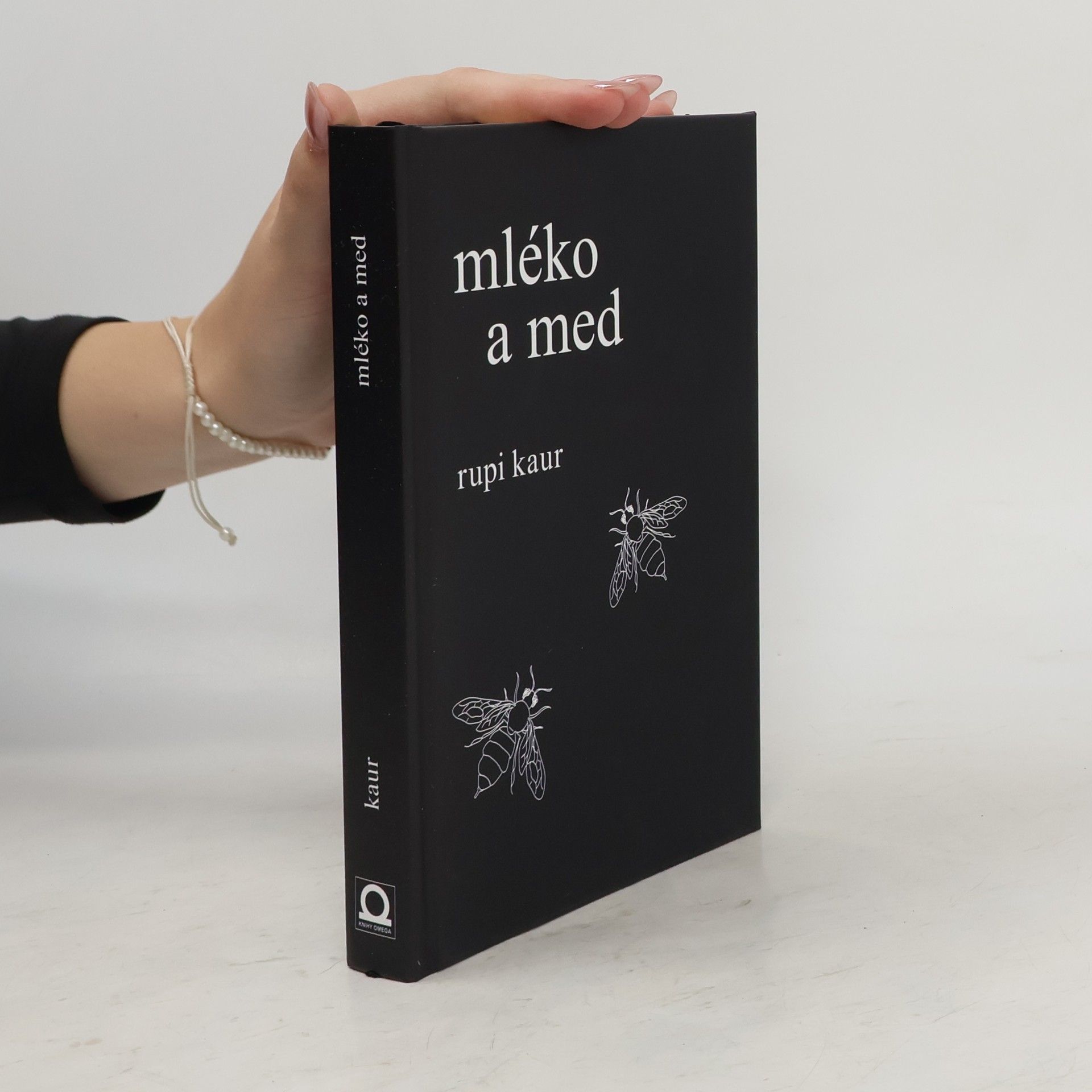 Rupi Kaur Mléko a med