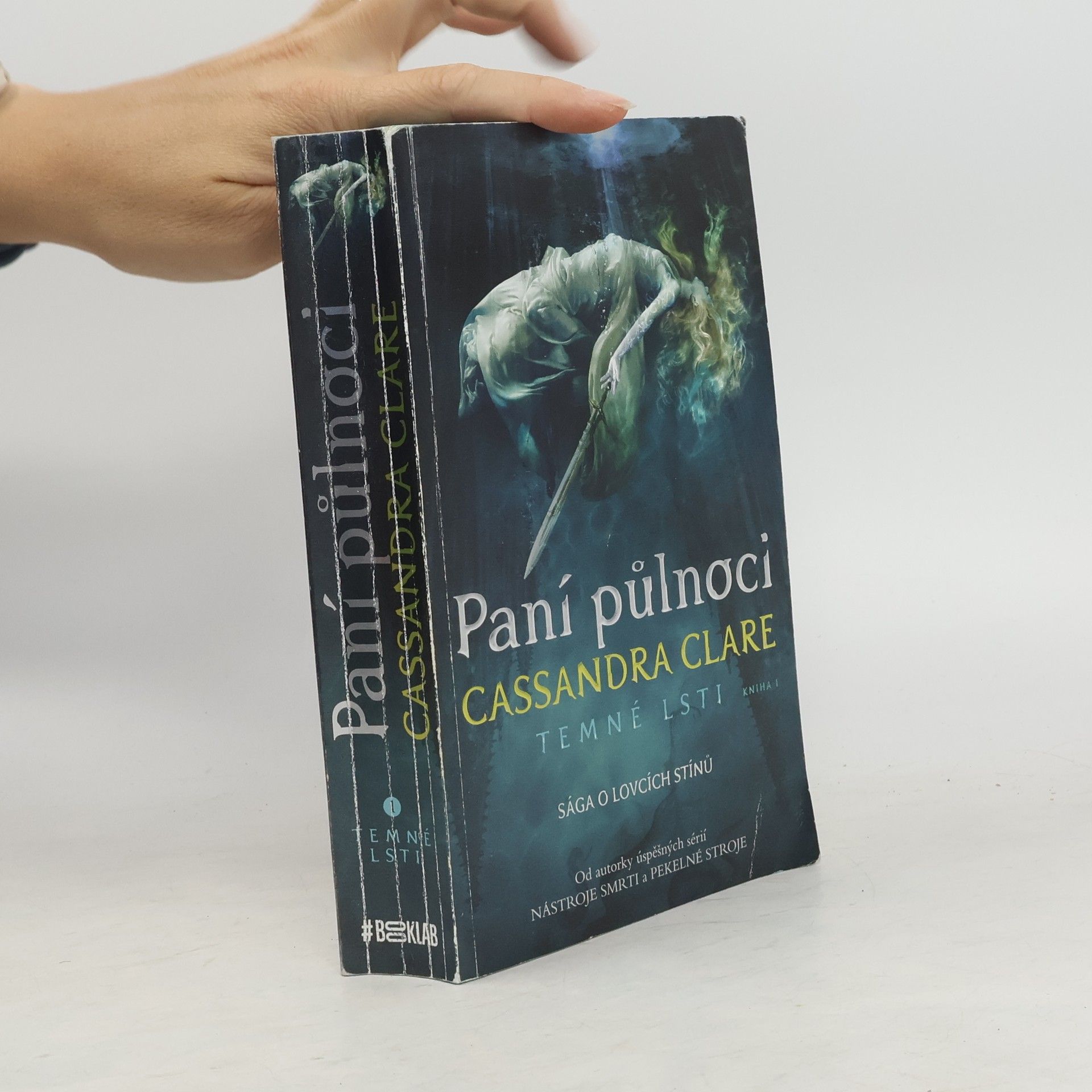 Cassandra Clare Temné lsti. Kniha první, Paní půlnoci