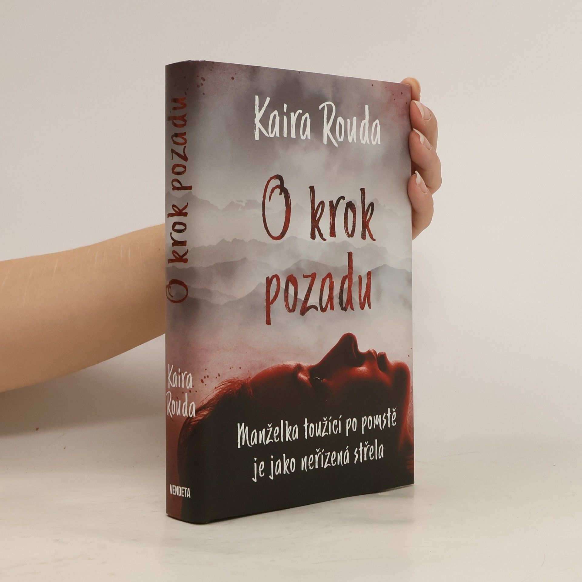 Kaira Sturdivant Rouda O krok pozadu