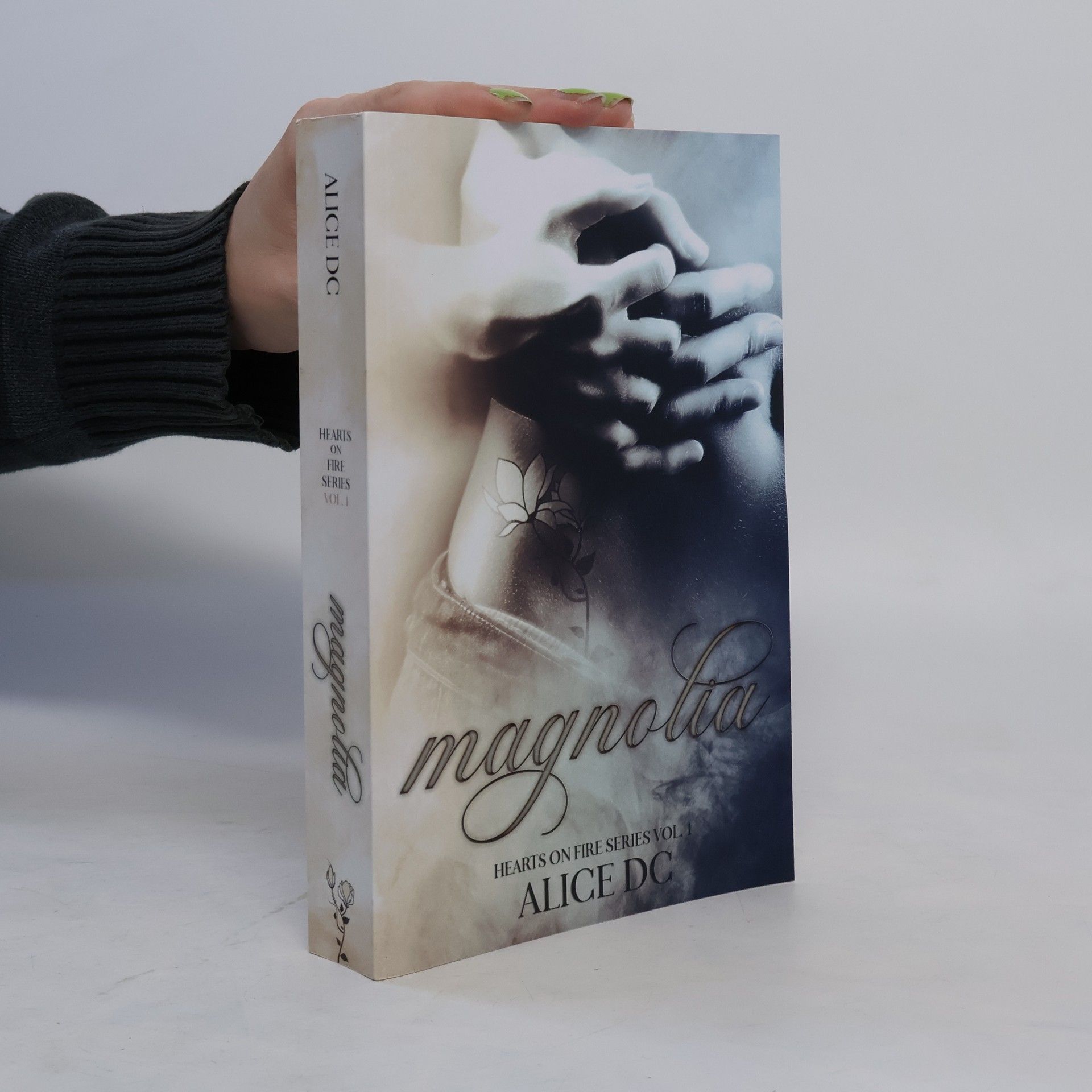 Alice D.C. Hearts on Fire Series - 1: Magnolia