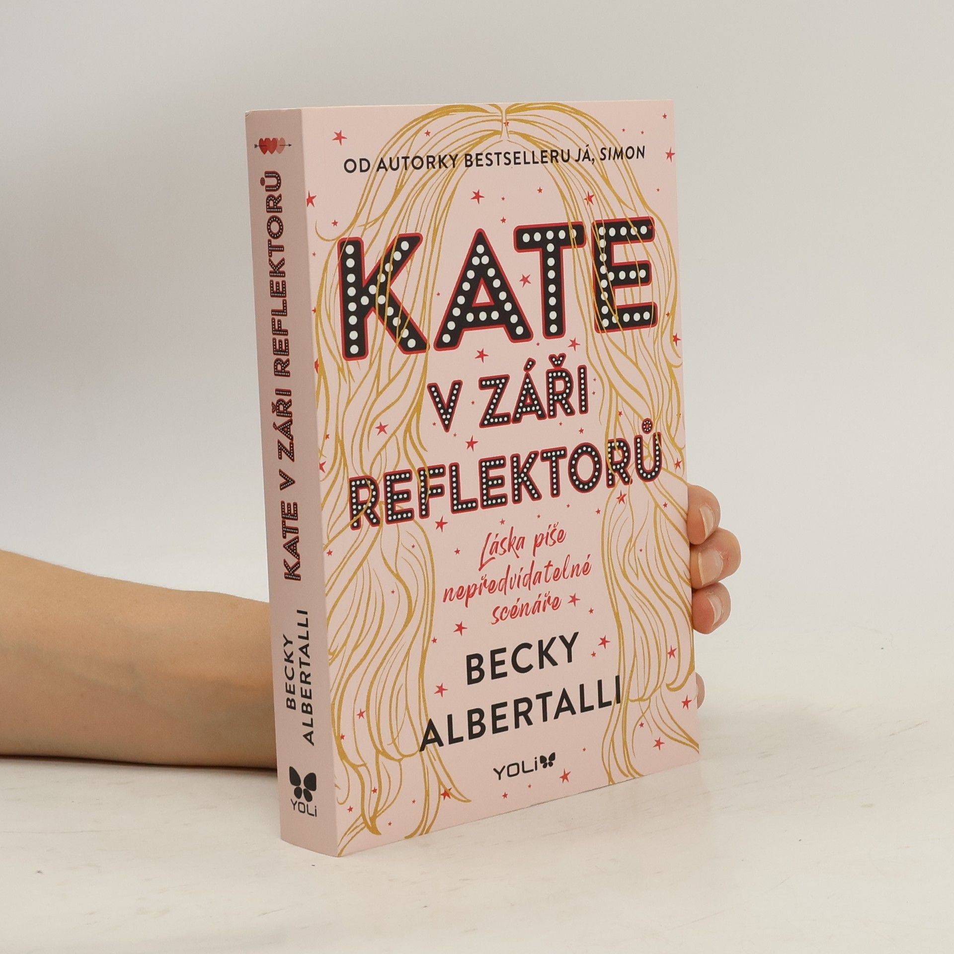 Becky Albertalli Kate v záři reflektorů