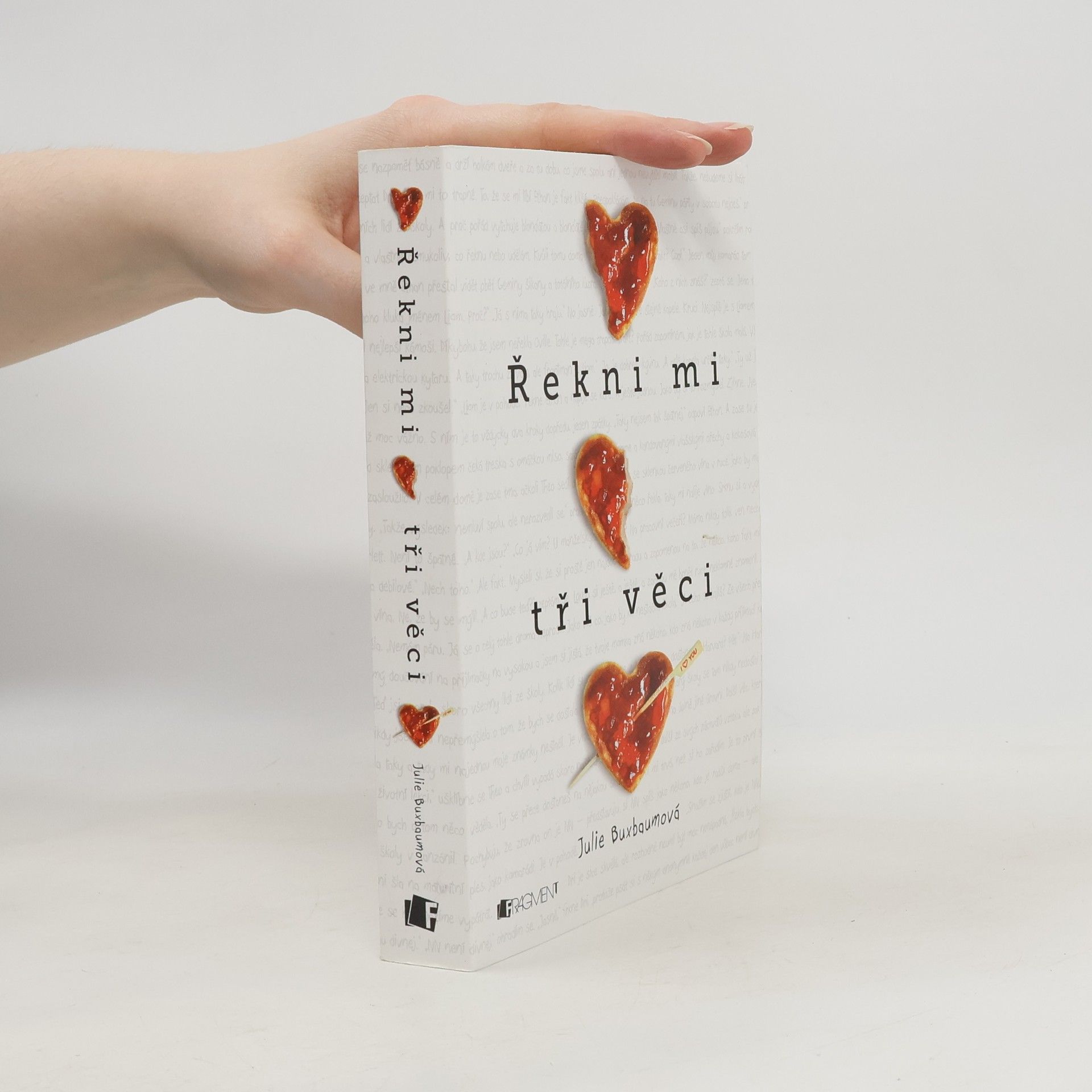 Julie Buxbaum Řekni mi tři věci