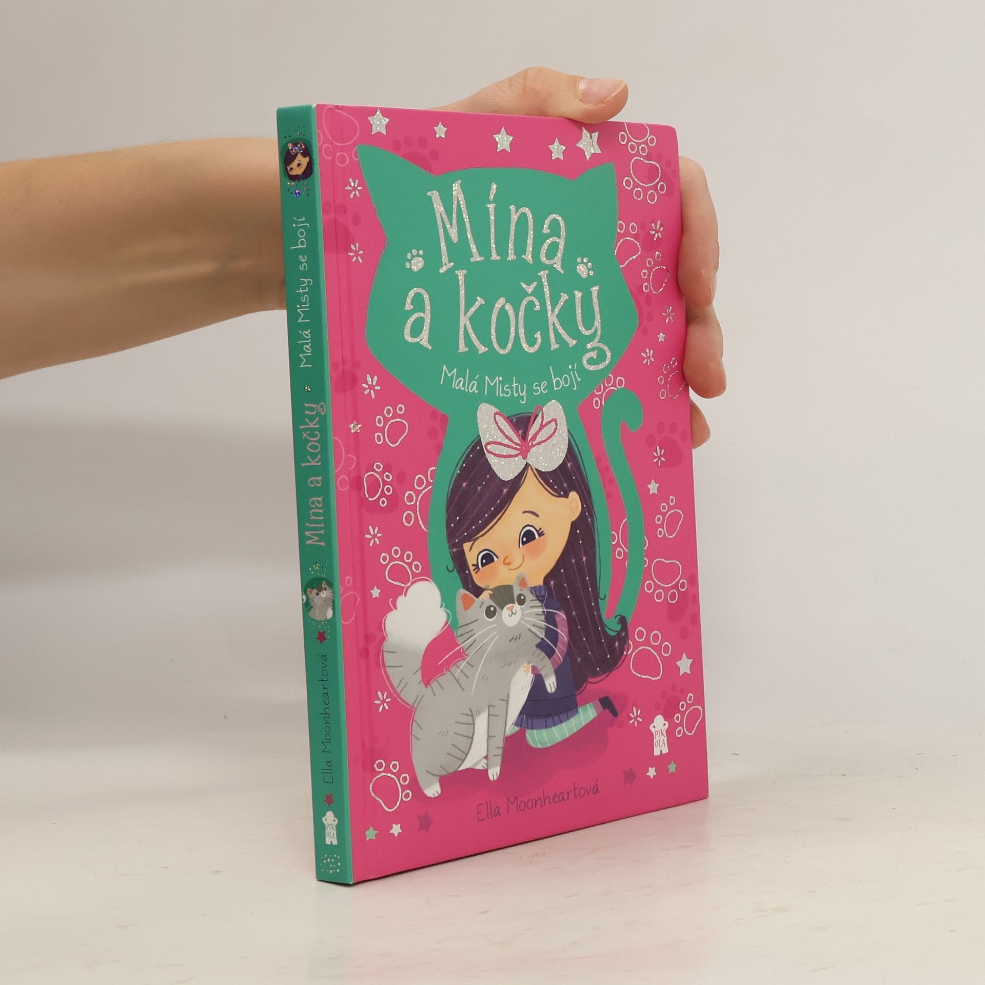 Mína a kočky. Malá Misty se bojí