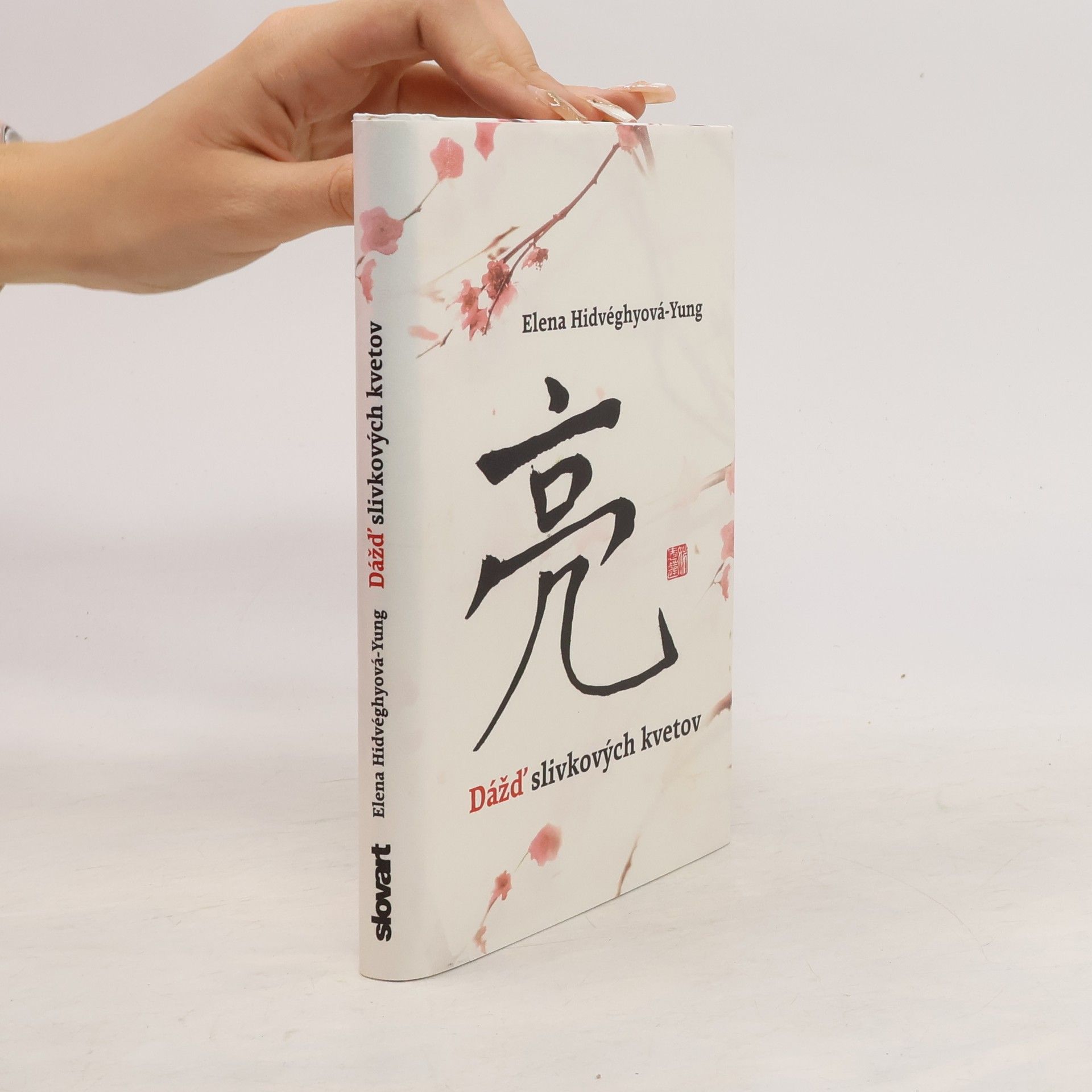 Dážď slivkových kvetov