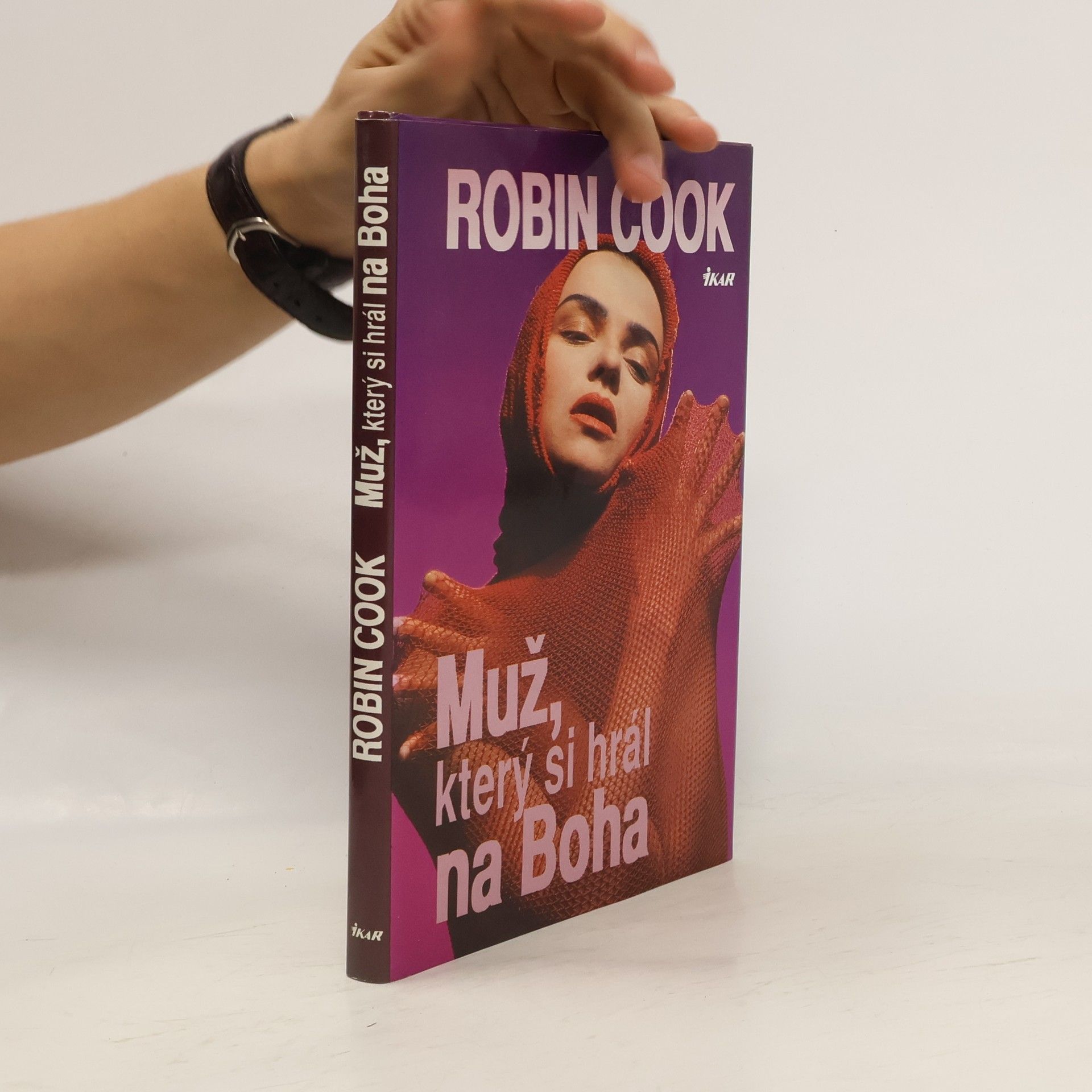 Robin Cook Muž, který si hrál na Boha