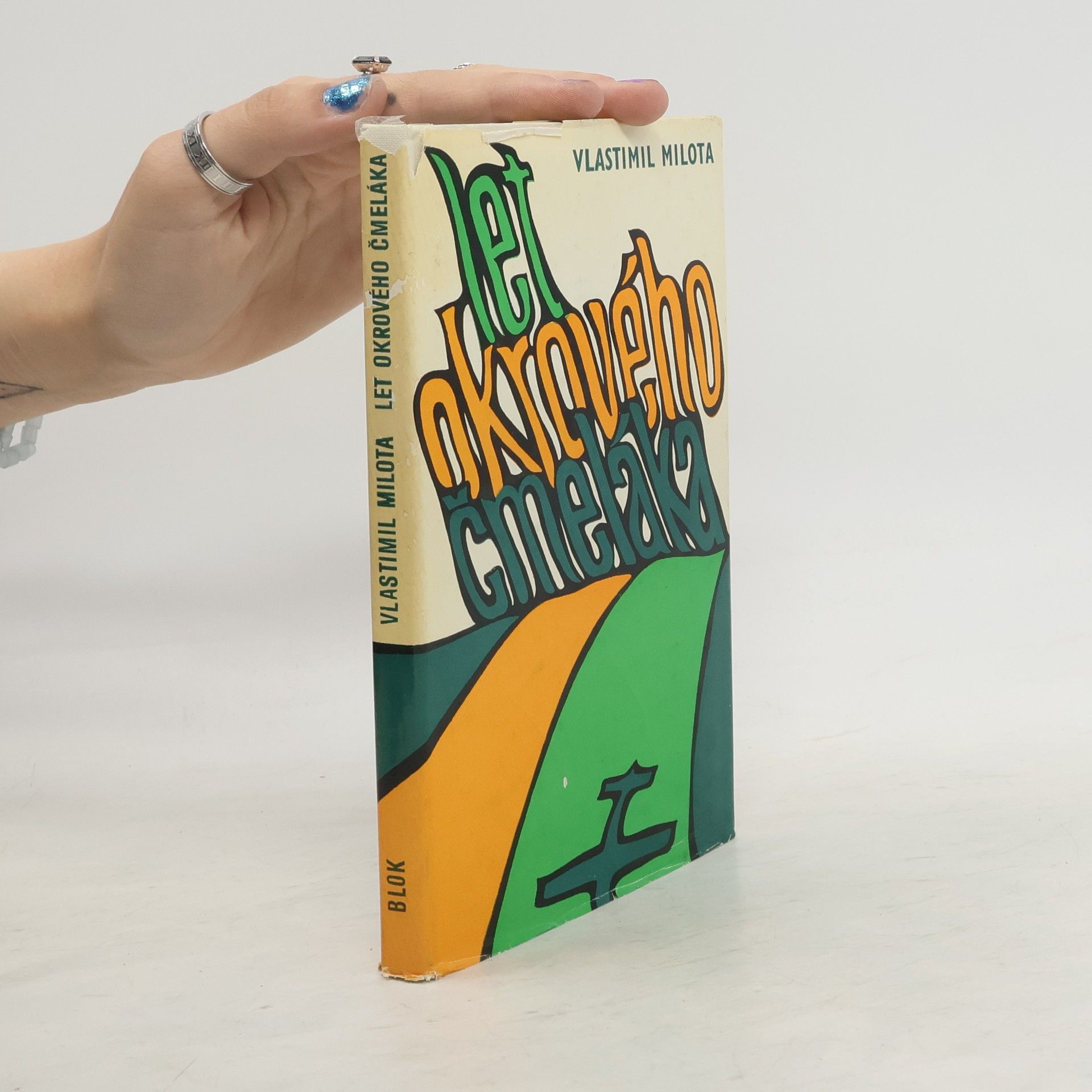 Let okrového čmeláka