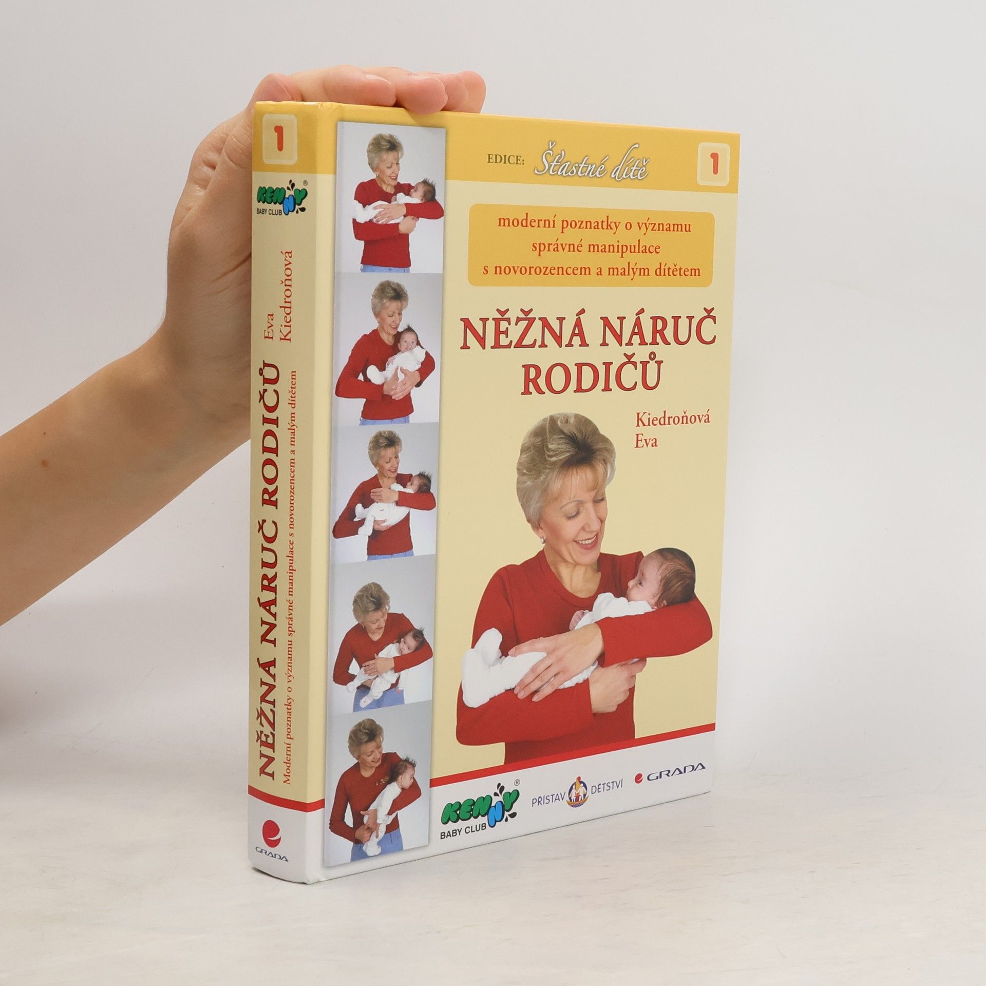 Něžná náruč rodičů