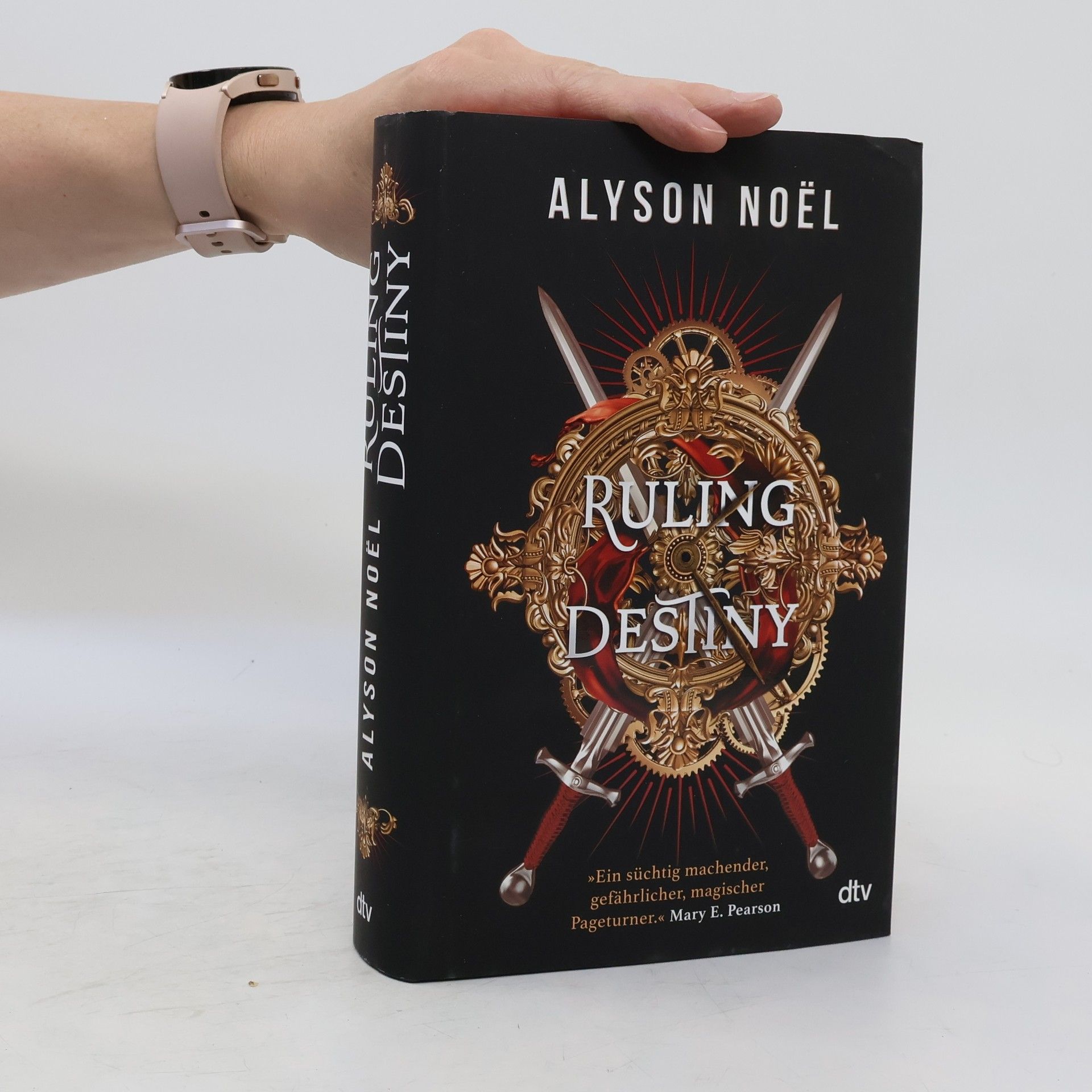 Alyson Noë͏l Ruling Destiny