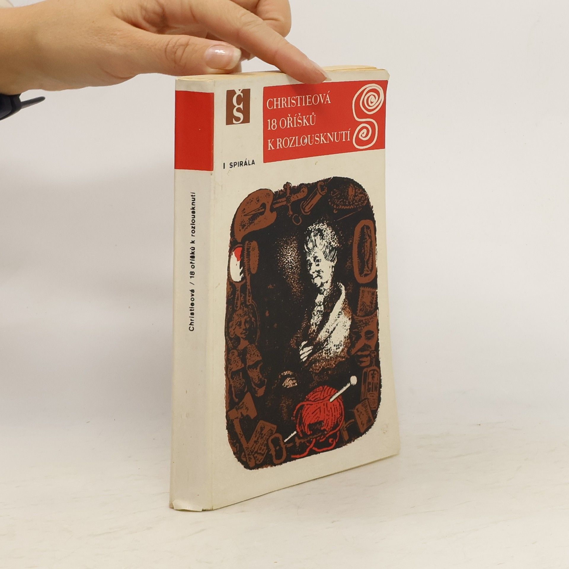 Agatha Christie 18 oříšků k rozlousknutí