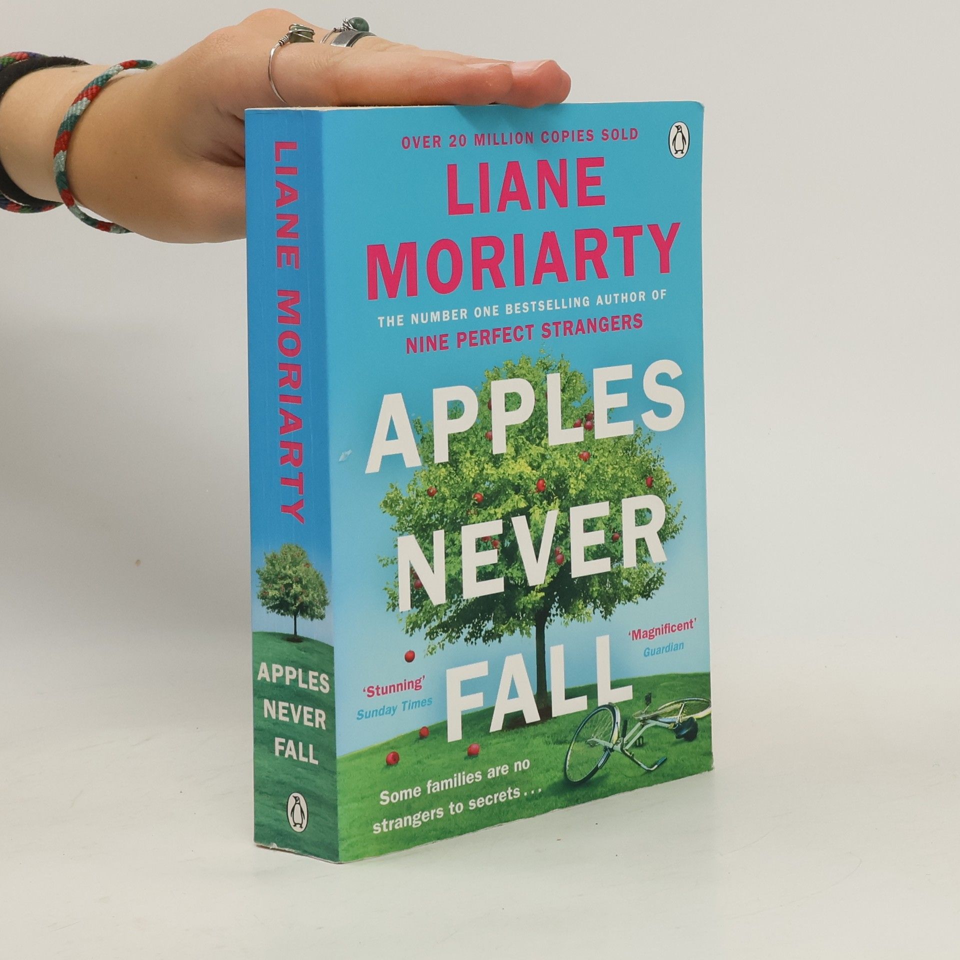 Liane Moriarty Apples never fall