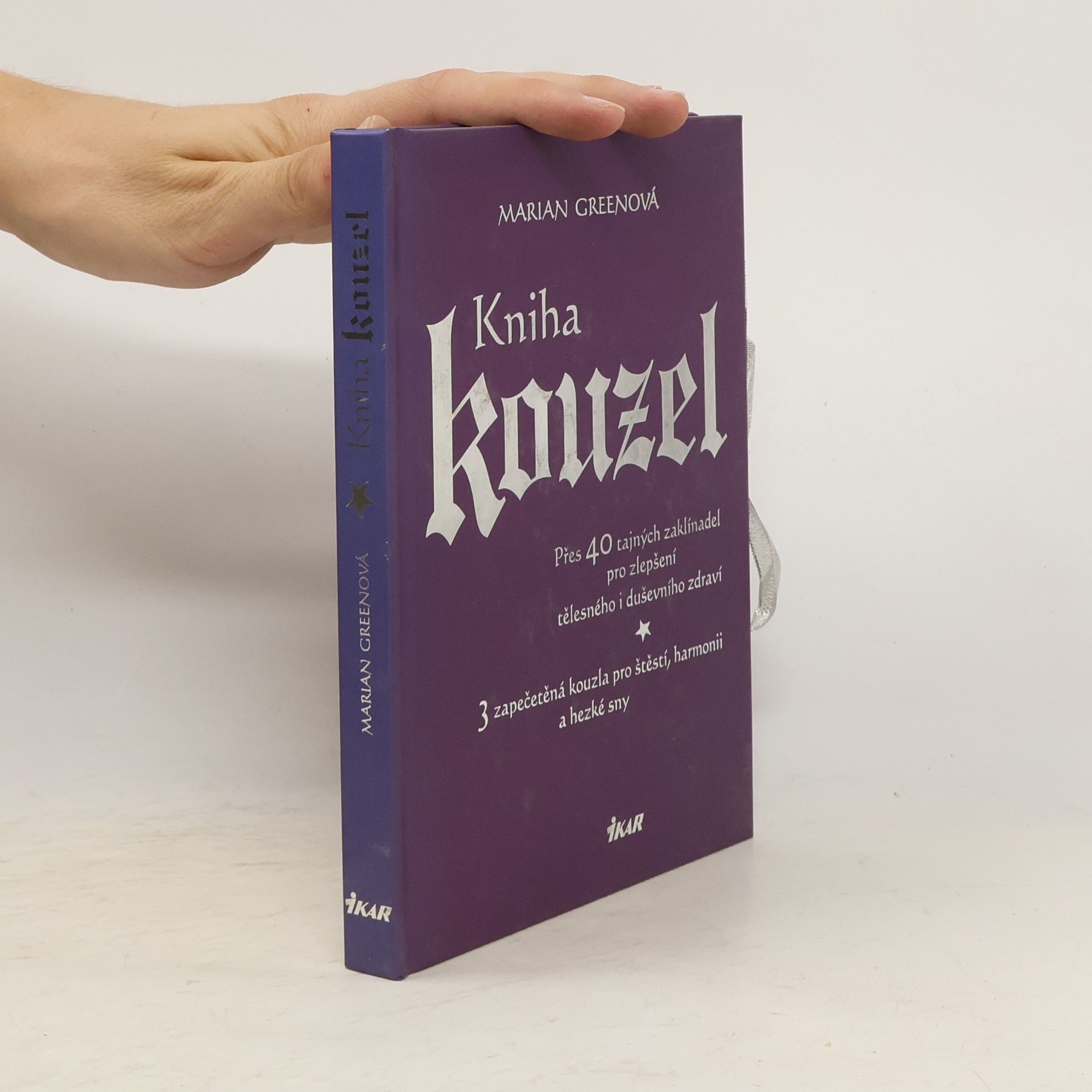 Marian Green Kniha kouzel. Přes 40 tajných zaklínadel pro zlepšení tělesného i duševního zdraví