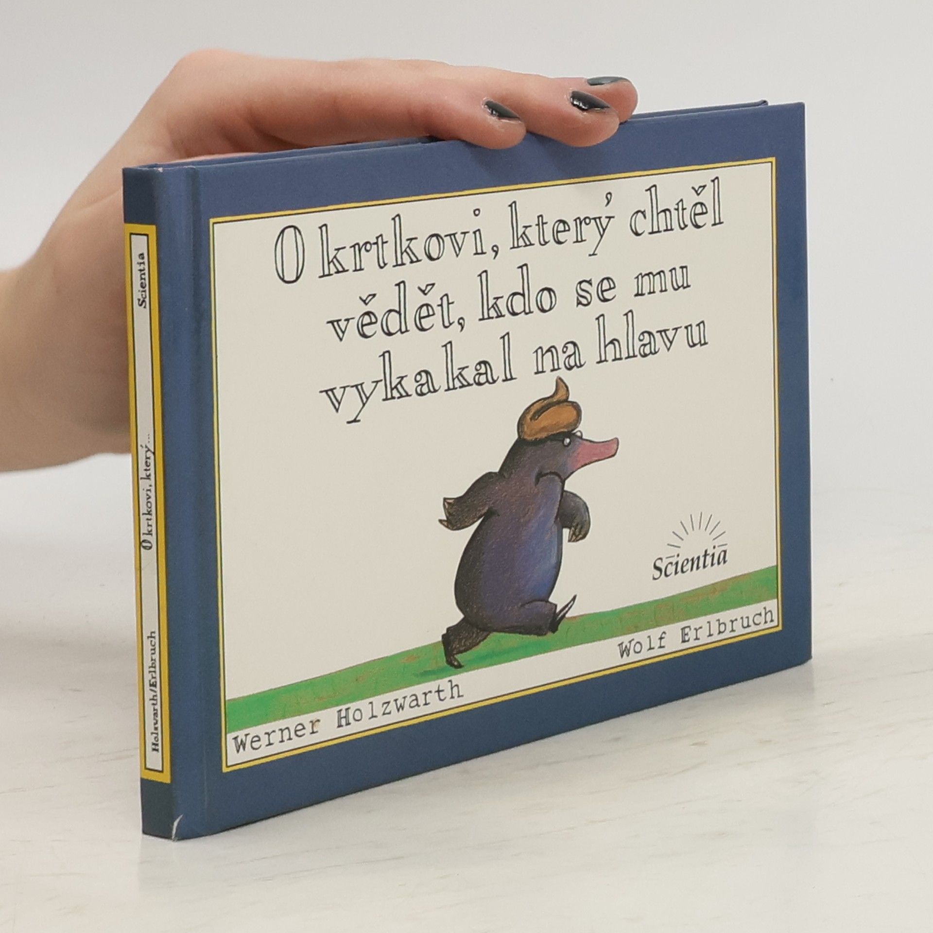 O krtkovi, který chtěl vědět, kdo se mu vykakal na hlavu