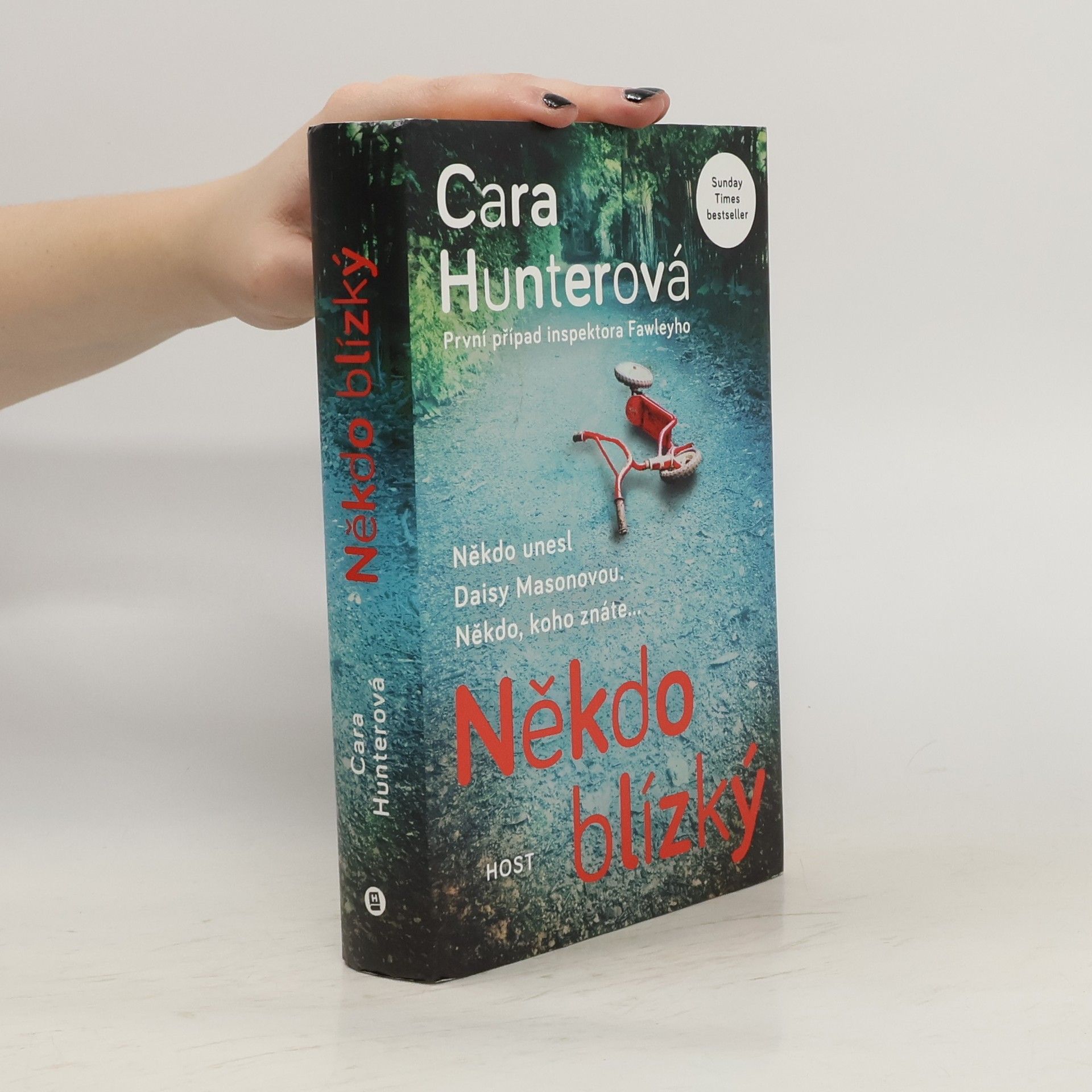 Cara Hunter Někdo blízký. První případ inspektora Fawleyho