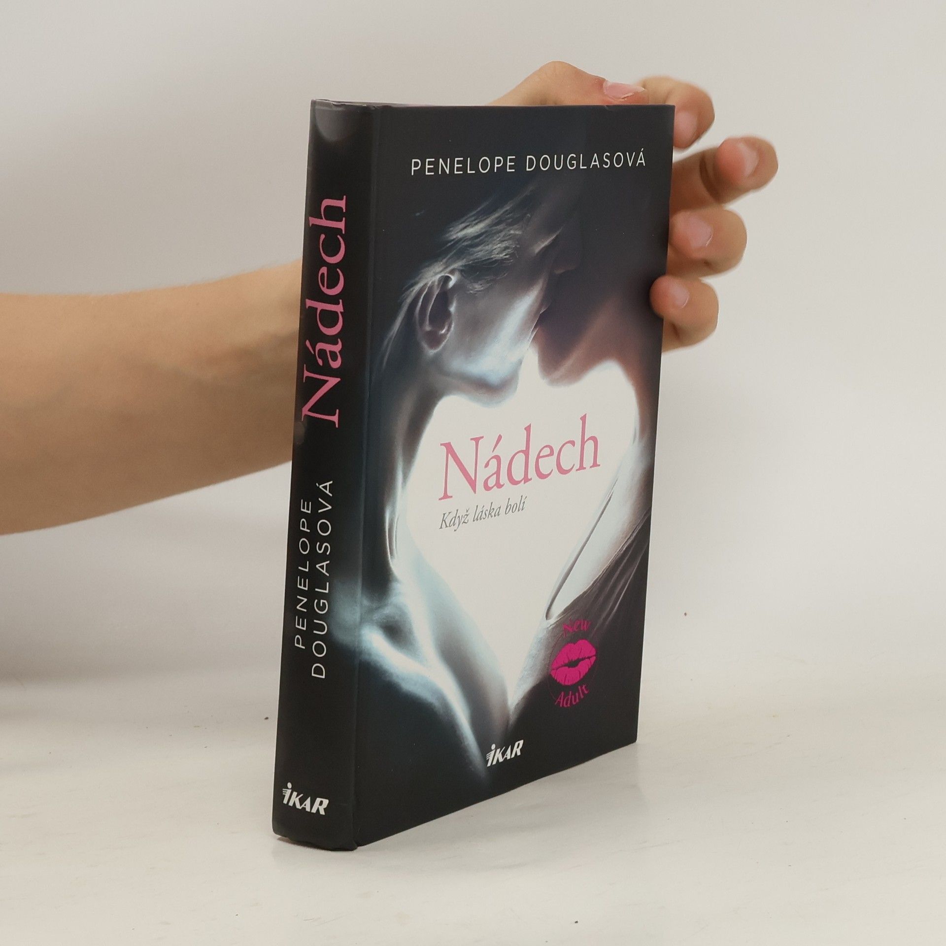 Penelope Douglas Nádech