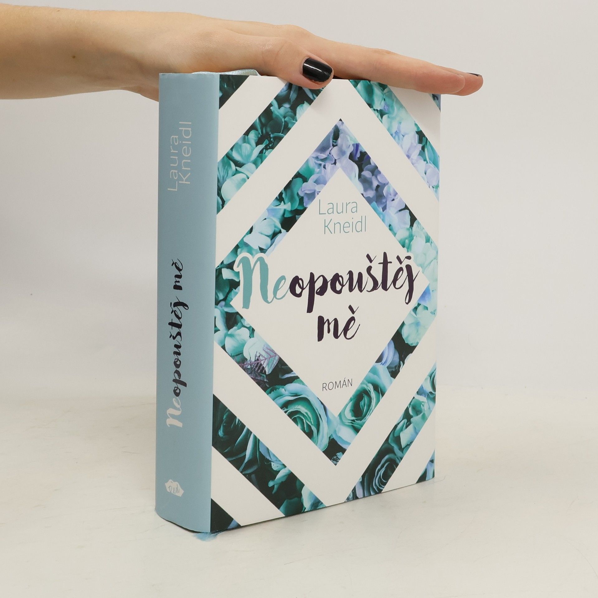 Laura Kneidl Neopouštěj mě