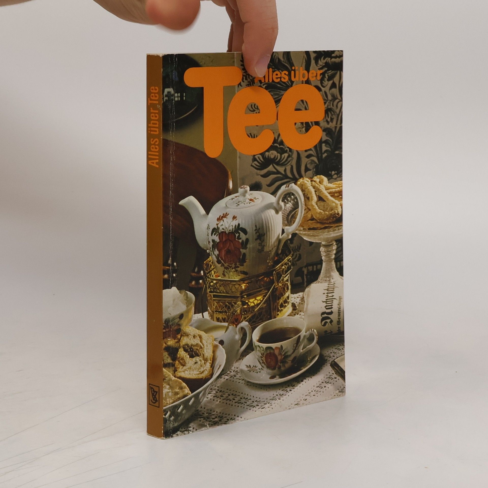 AA.VV. Alles über Tee
