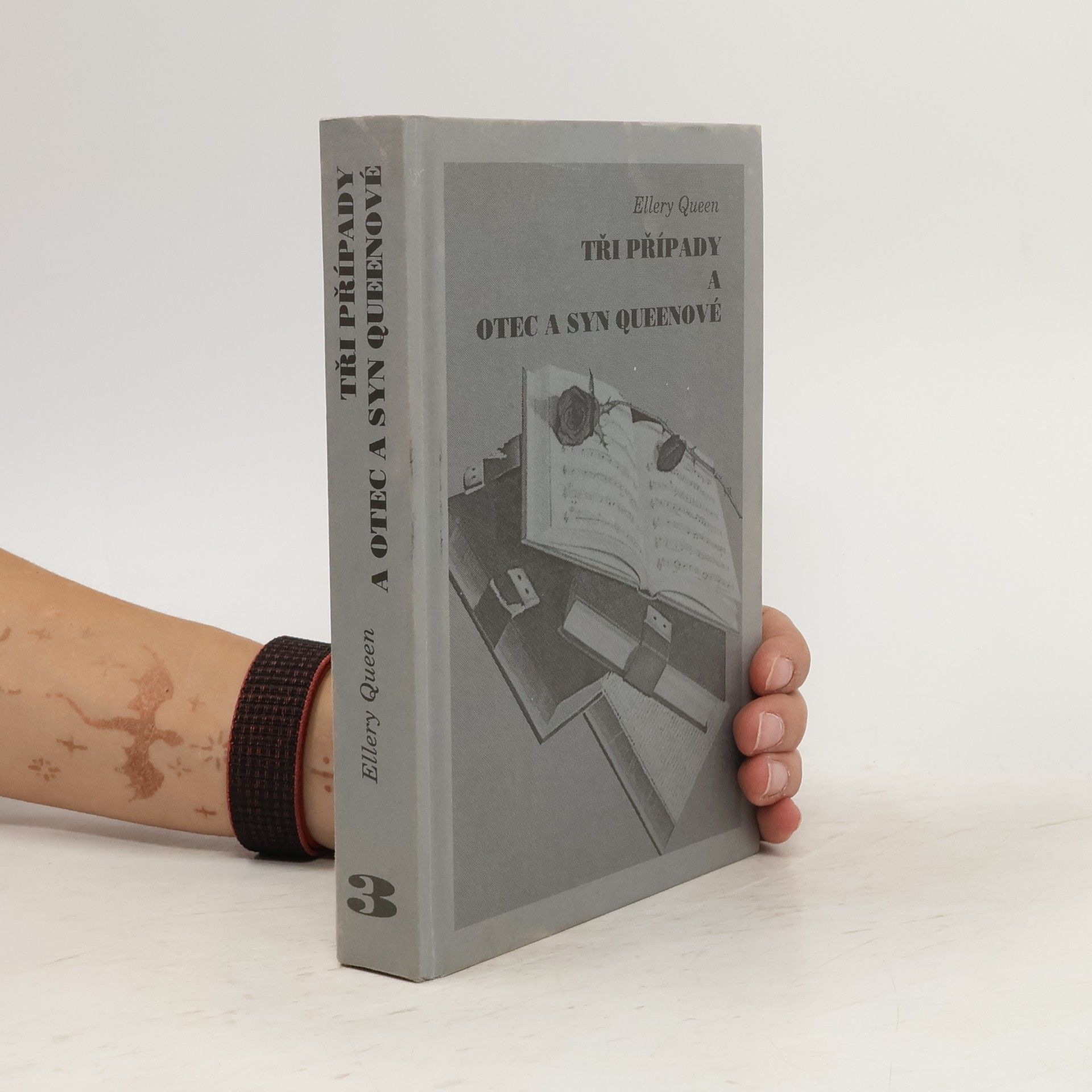 Ellery Queen Tři případy a otec a syn Queenové