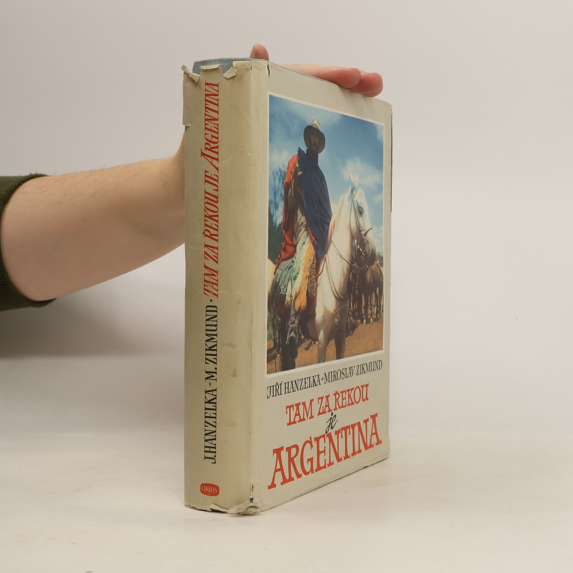Jiří Hanzelka Tam za řekou je Argentina
