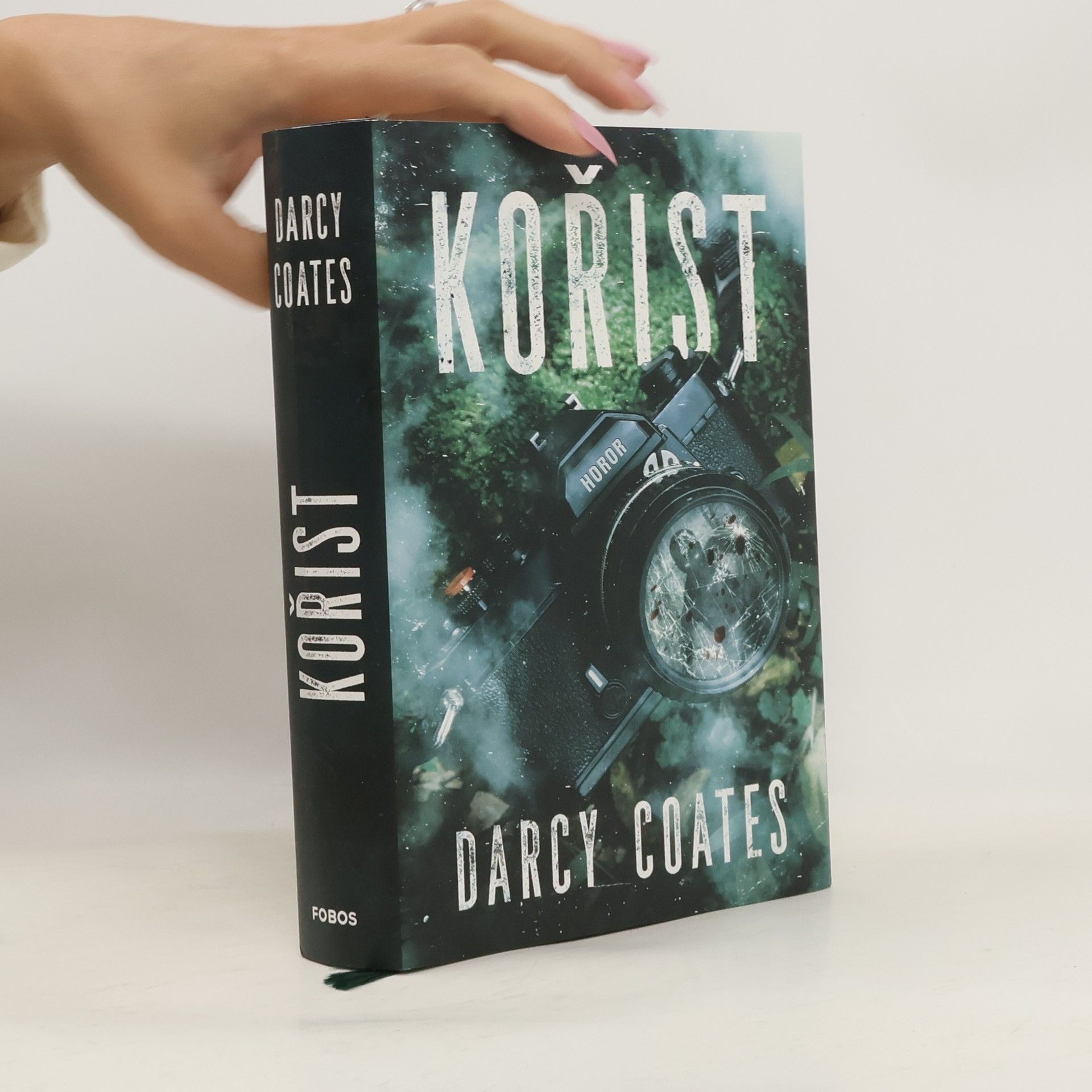 Darcy Coates Kořist