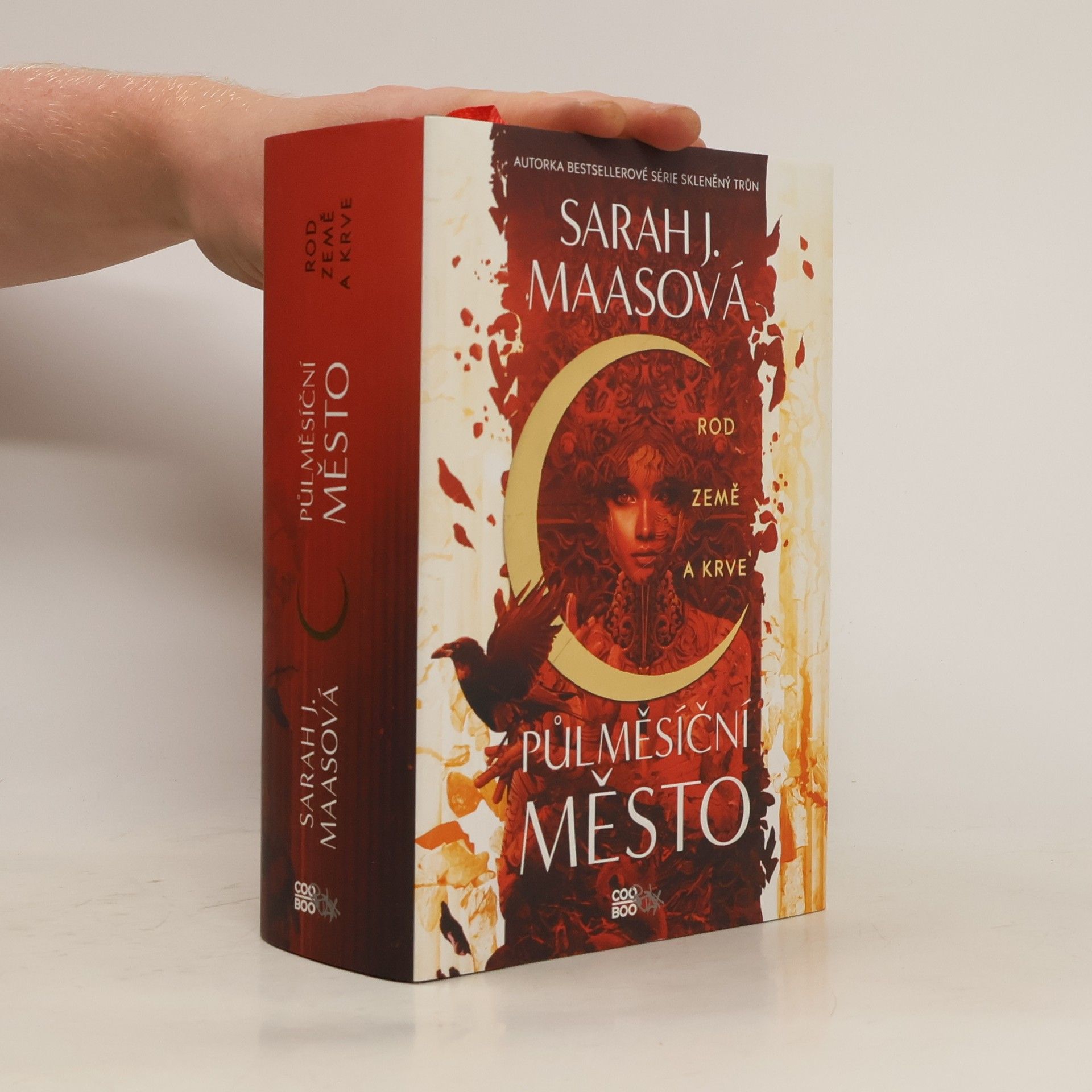 Sarah J. Maas Půlměsíční město. Rod země a krve