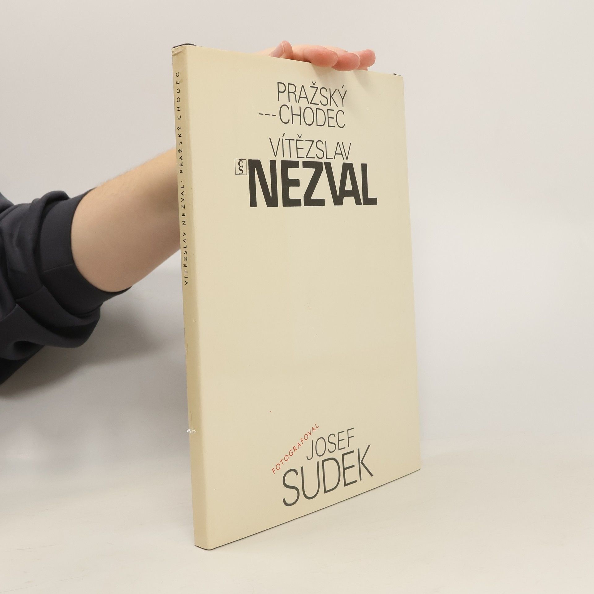 Vítězslav Nezval Pražský chodec