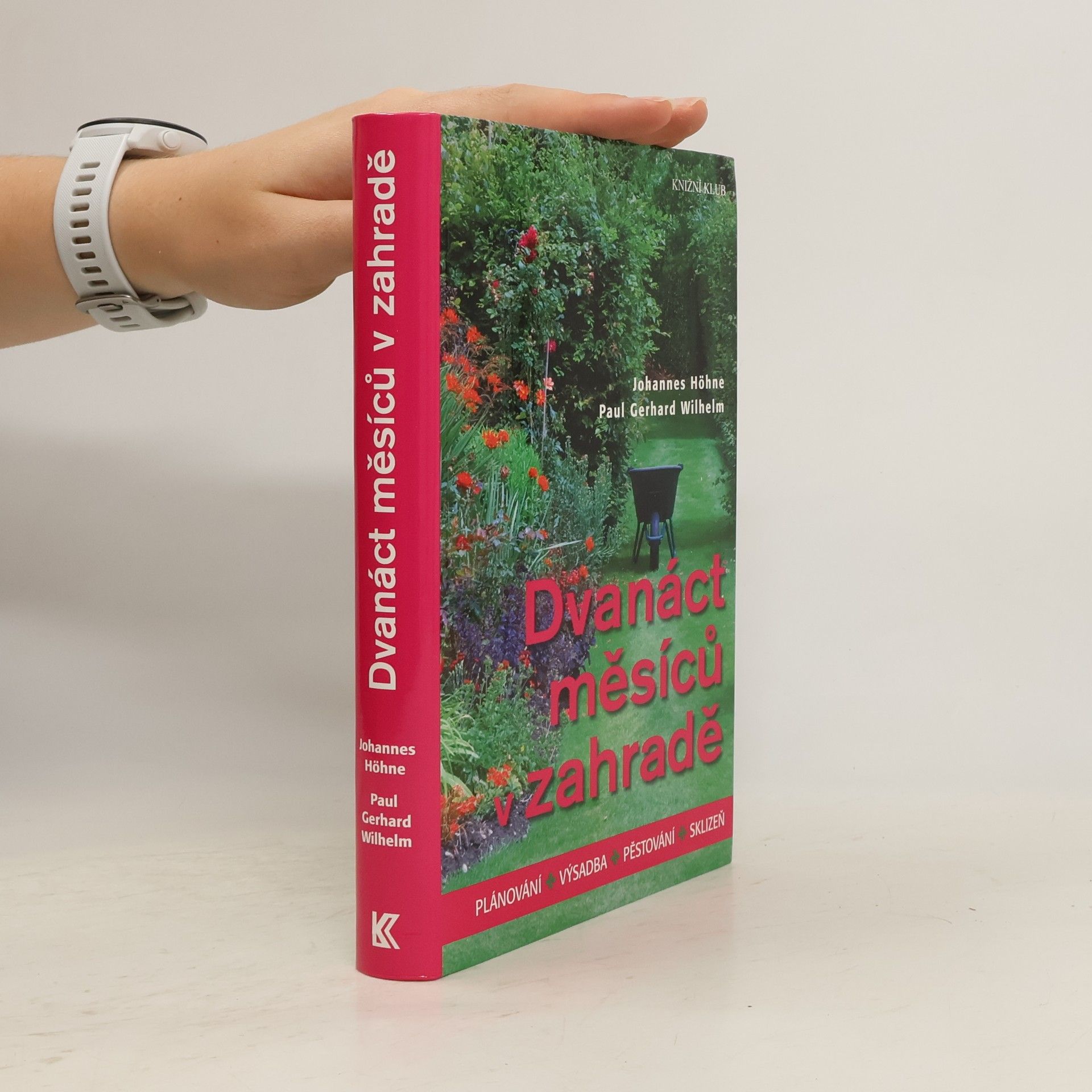 Johannes Höhne Dvanáct měsíců v zahradě : plánování, výsadba, pěstování, sklizeň