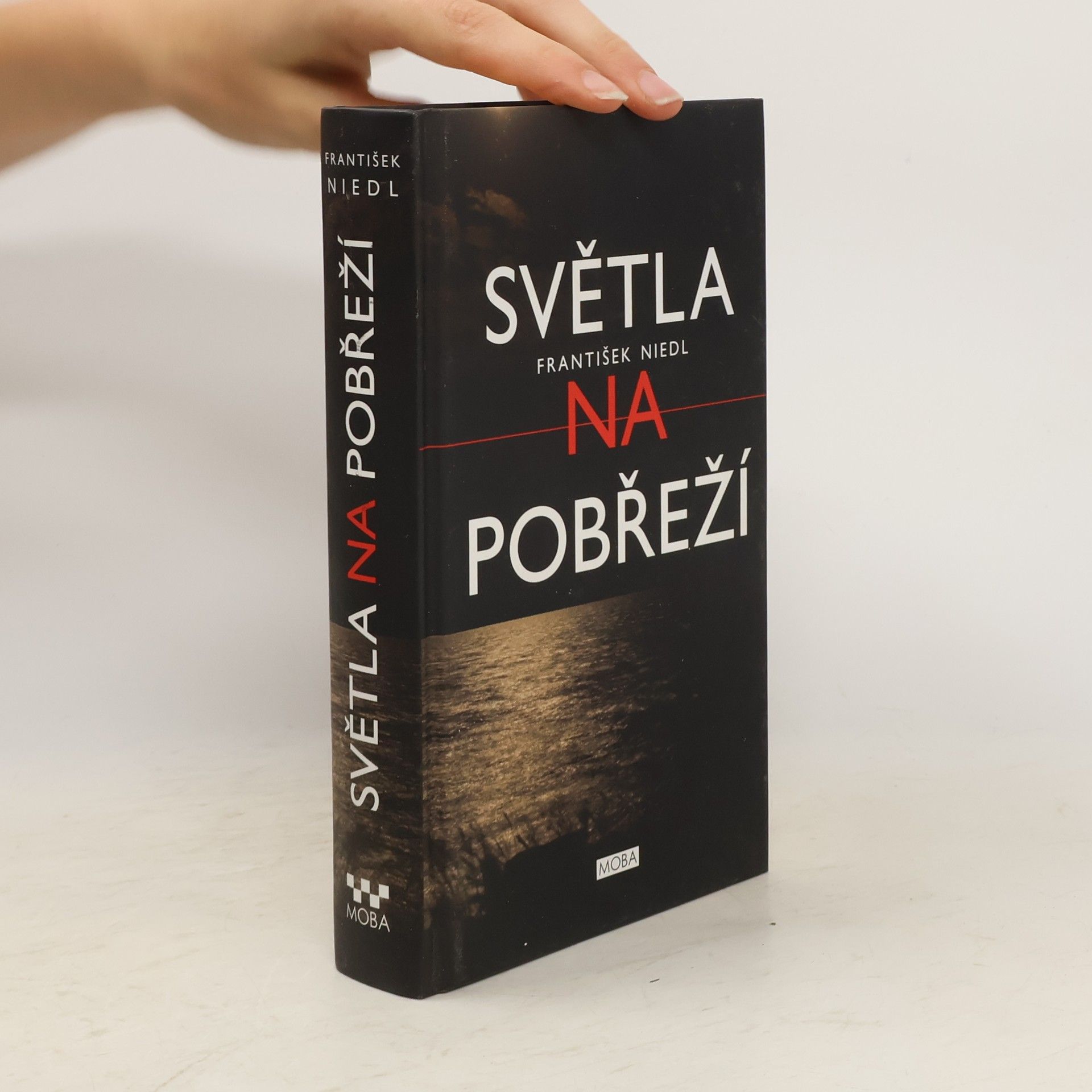 Světla na pobřeží