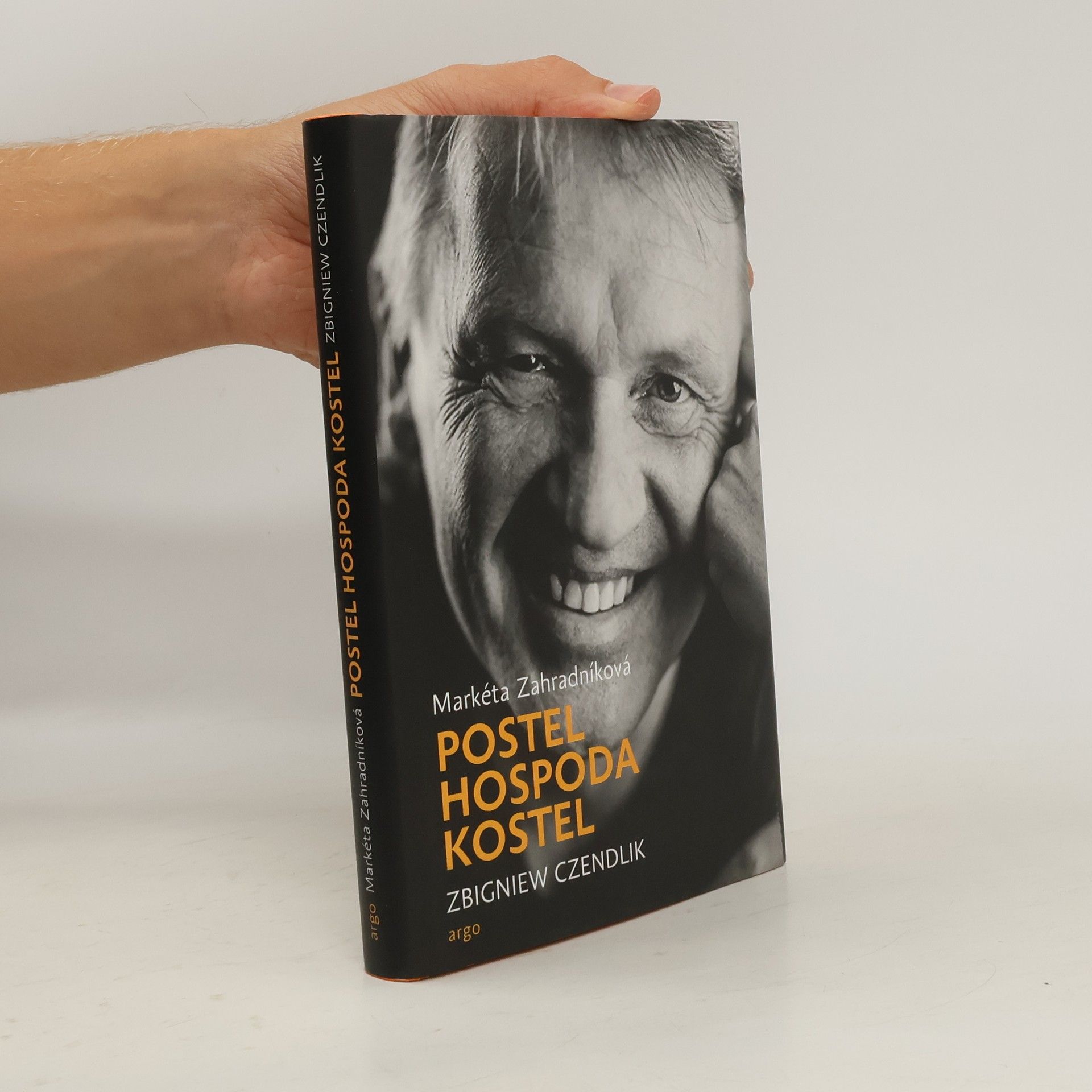 Postel, hospoda, kostel