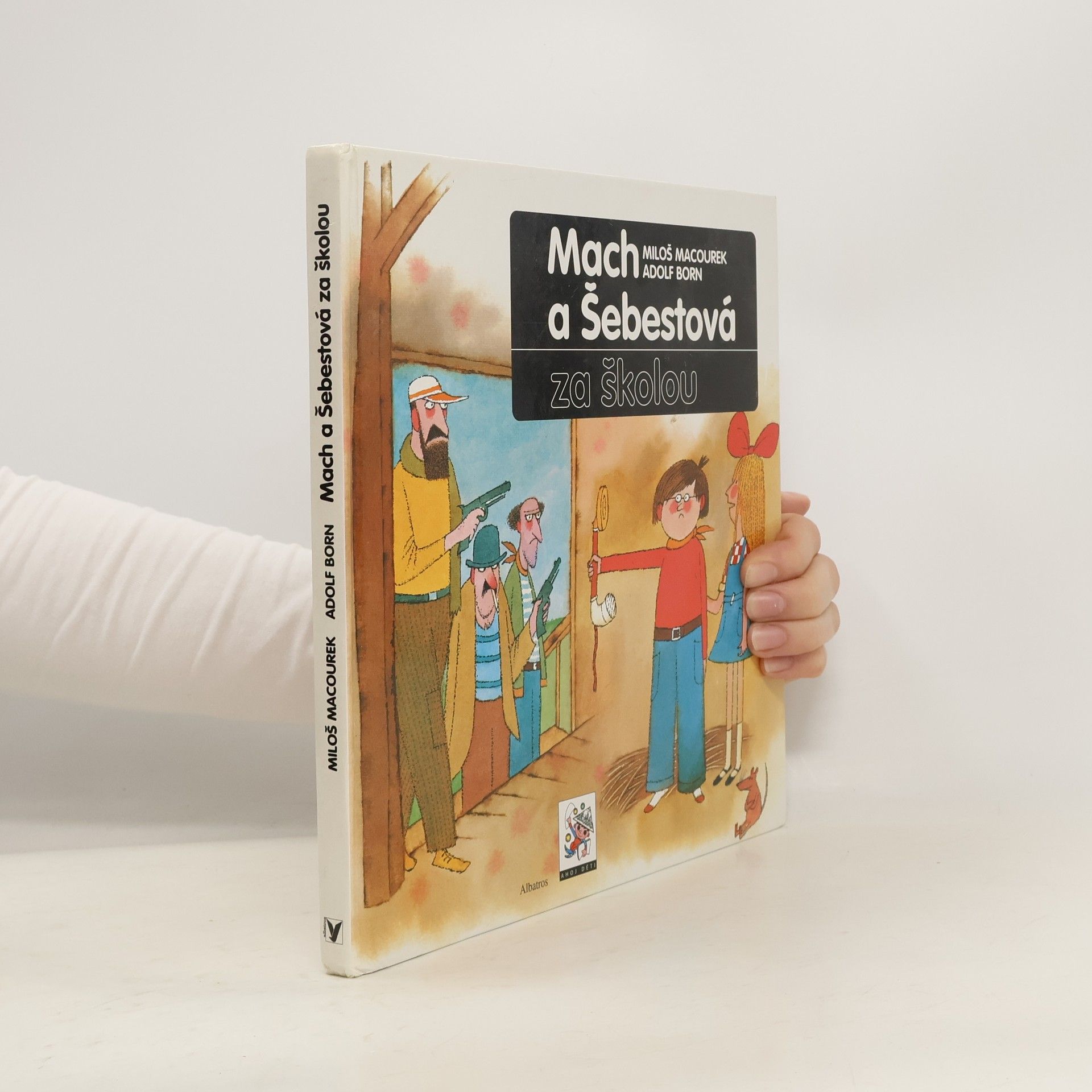 Miloš Macourek Mach a Šebestová za školou