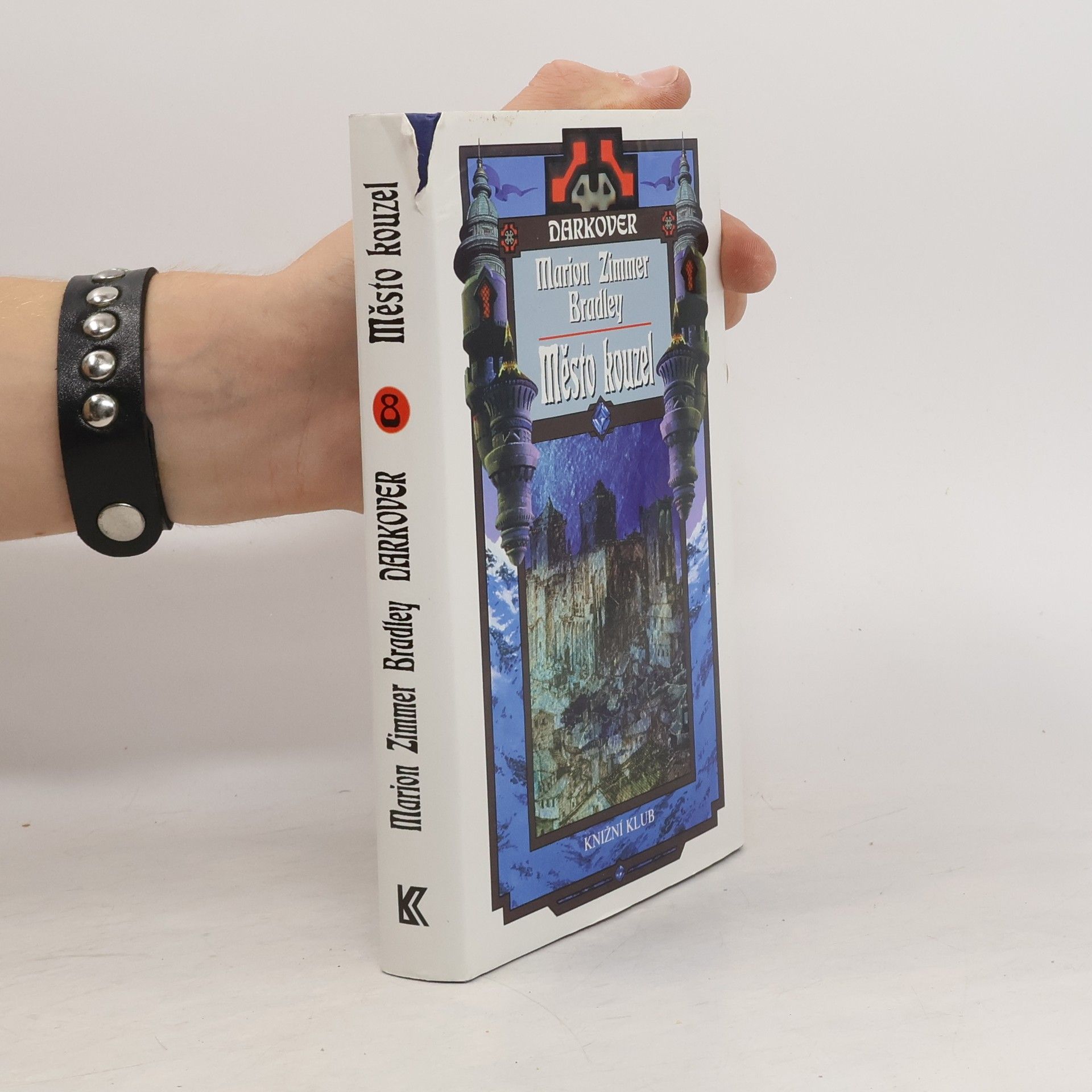 Collectif d'auteurs Darkover, Město kouzel