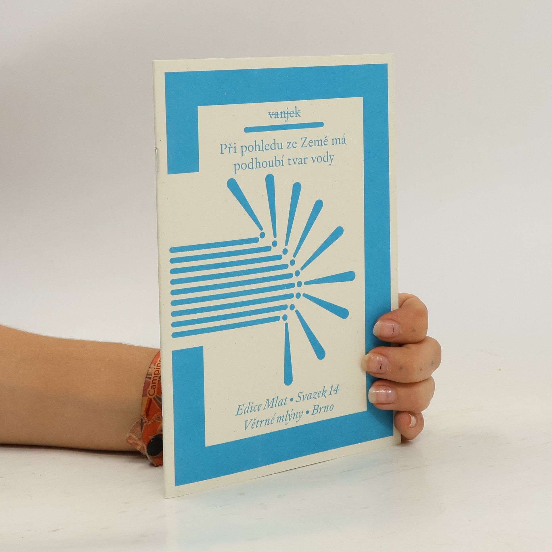 Při pohledu ze Země má podhoubí tvar vody