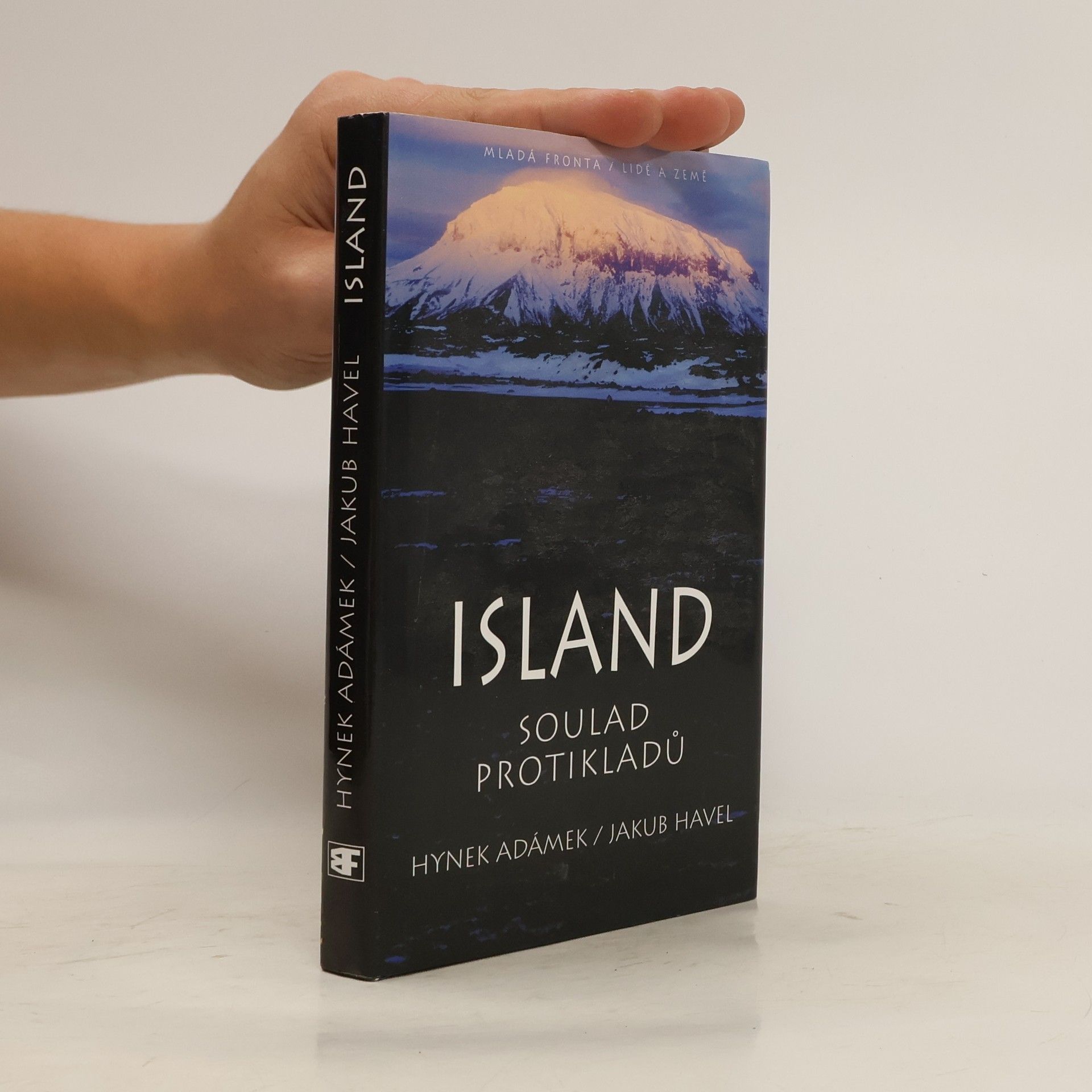 Hynek Adámek Island. Soulad protikladů