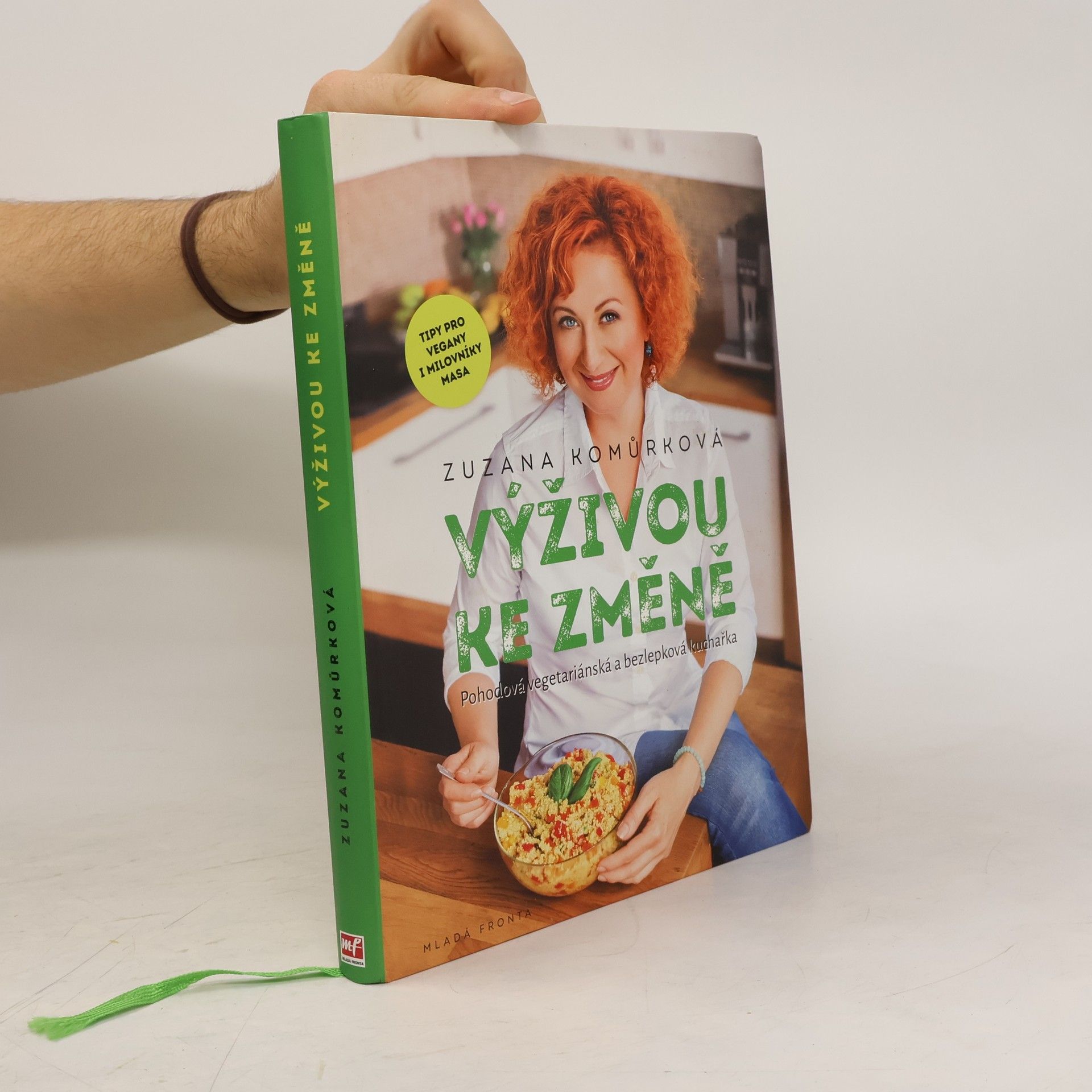 Zuzana Komůrková Výživou ke změně : pohodová vegetariánská a bezlepková kuchařka s tipy pro vegany i milovníky masa