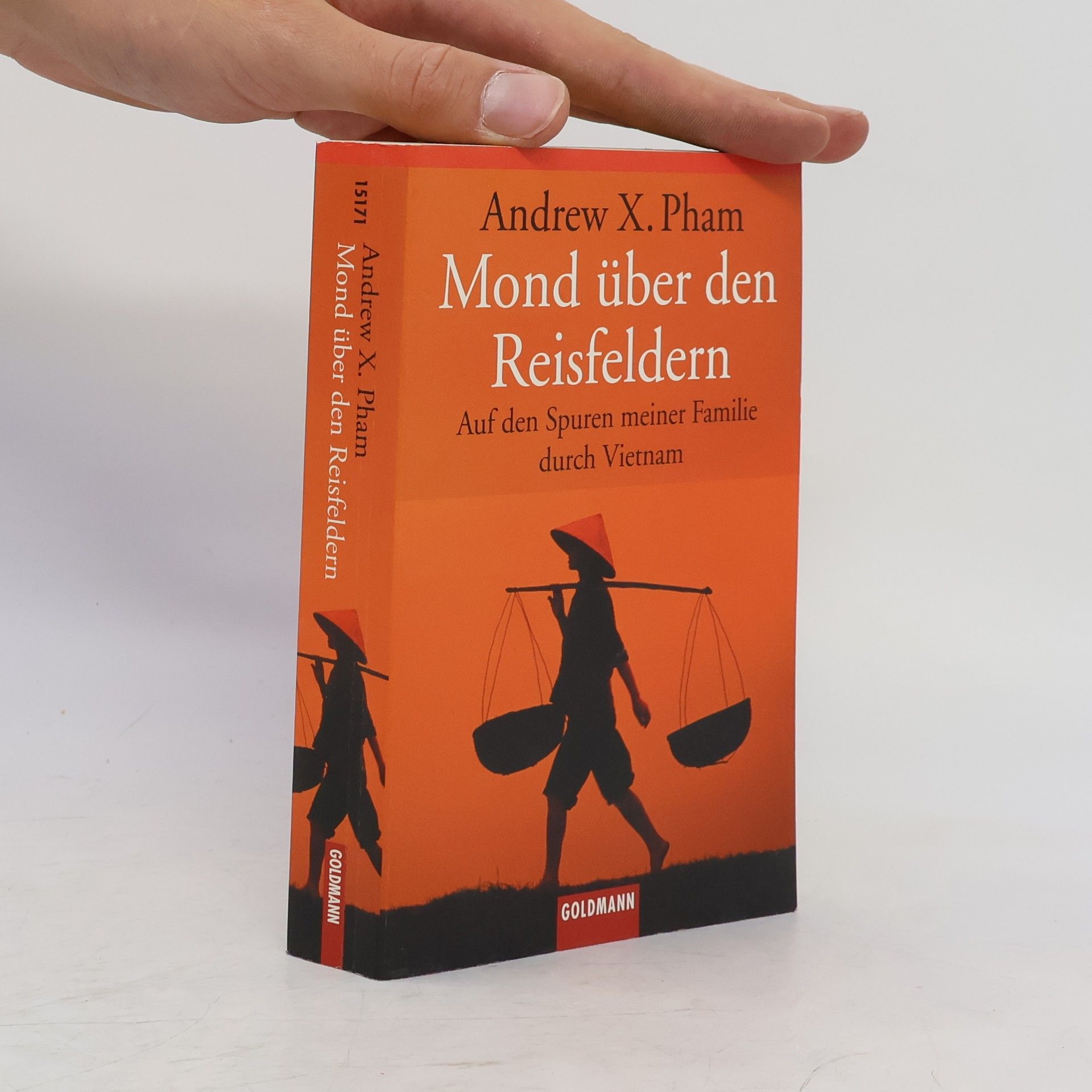 Andrew X. Pham Mond über den Reisfeldern