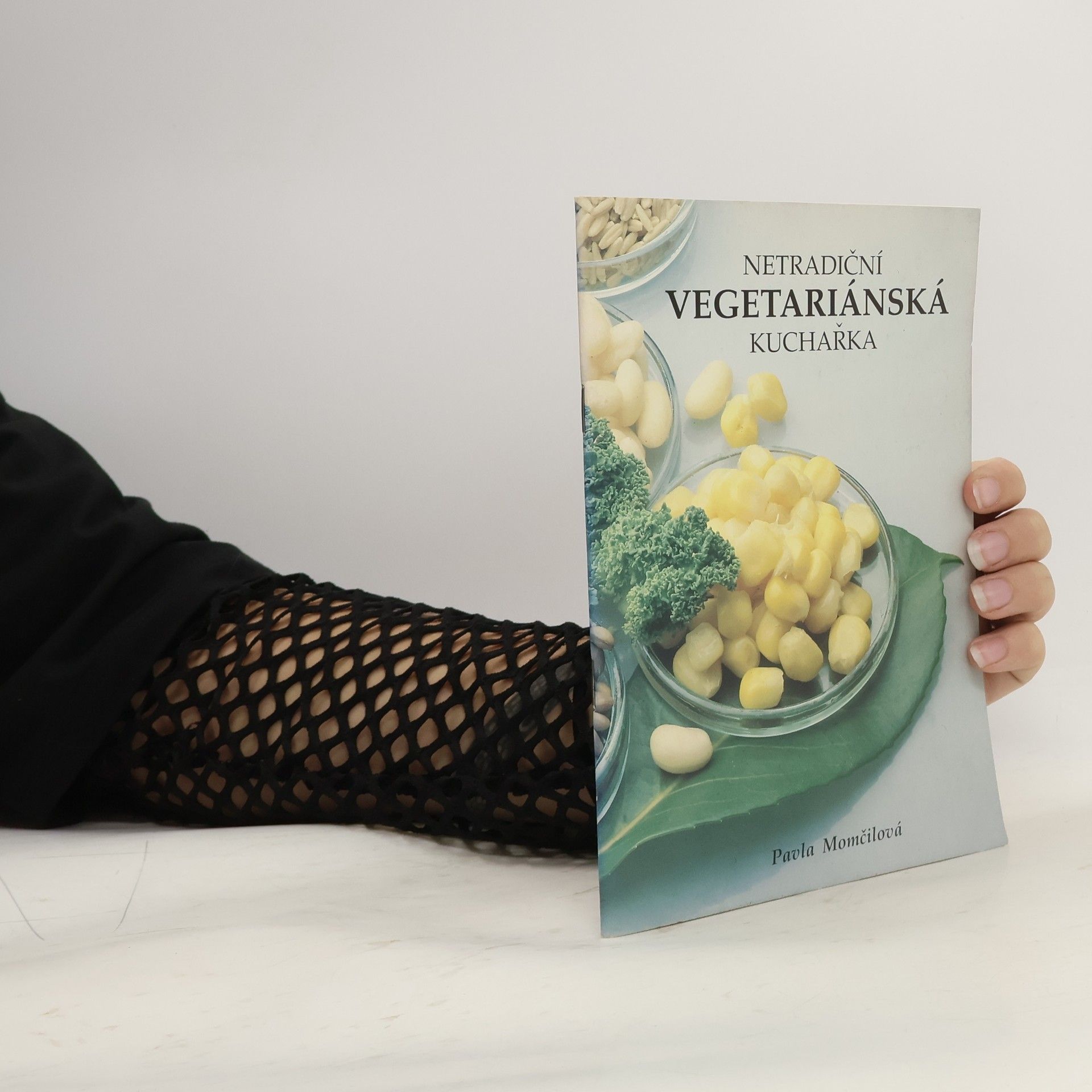 Pavla Momčilová Netradiční vegetariánská kuchařka. Recepty zdravé výživy