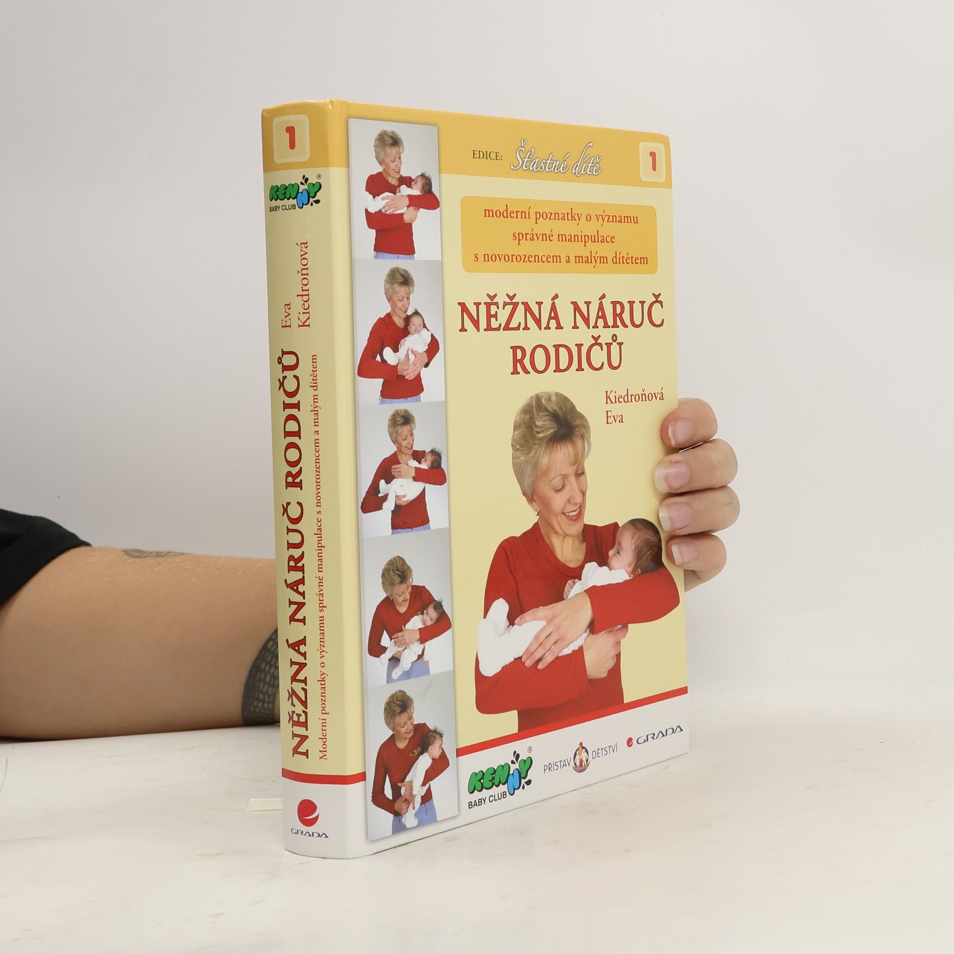 Něžná náruč rodičů