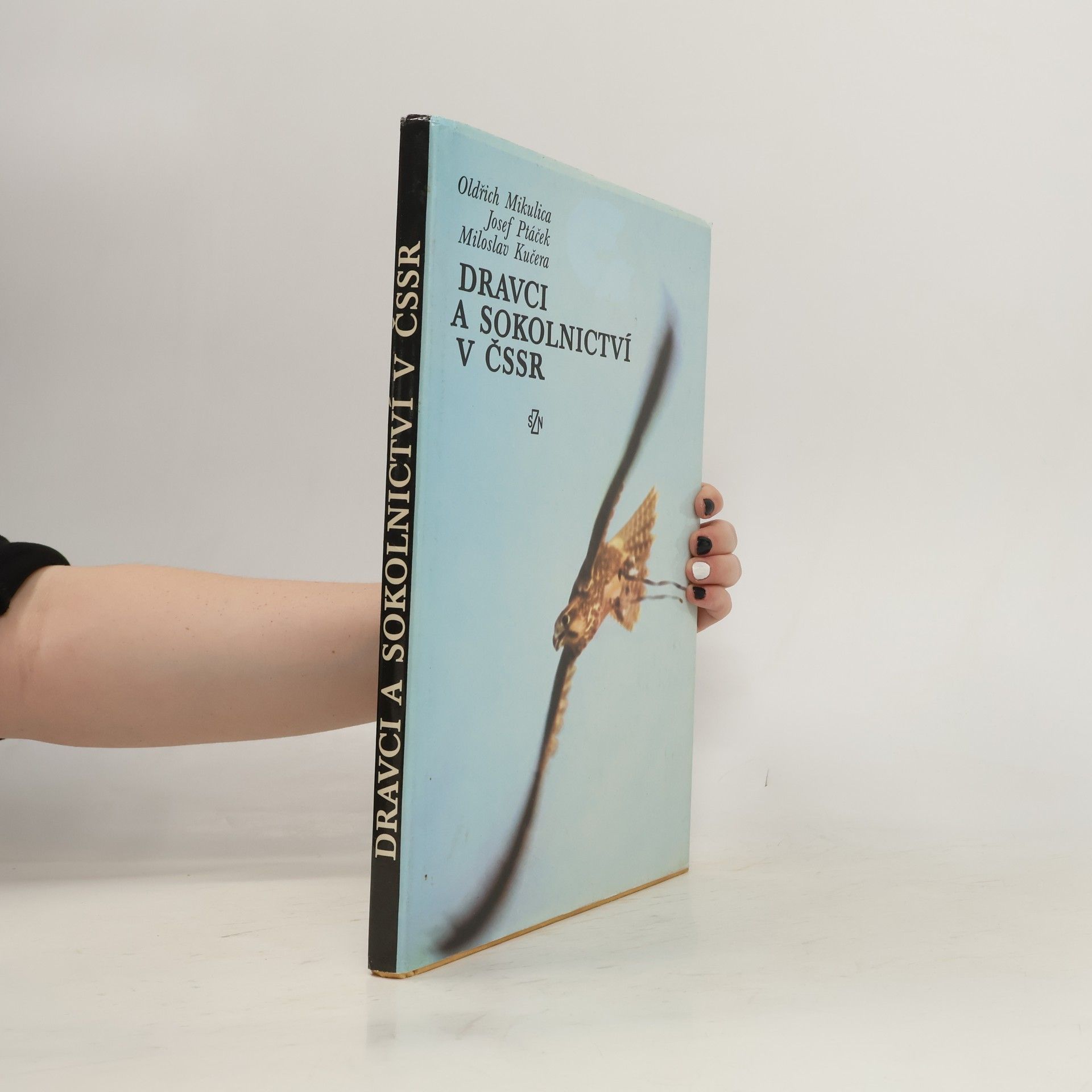 Oldřich Mikulica Dravci a sokolnictví v ČSSR