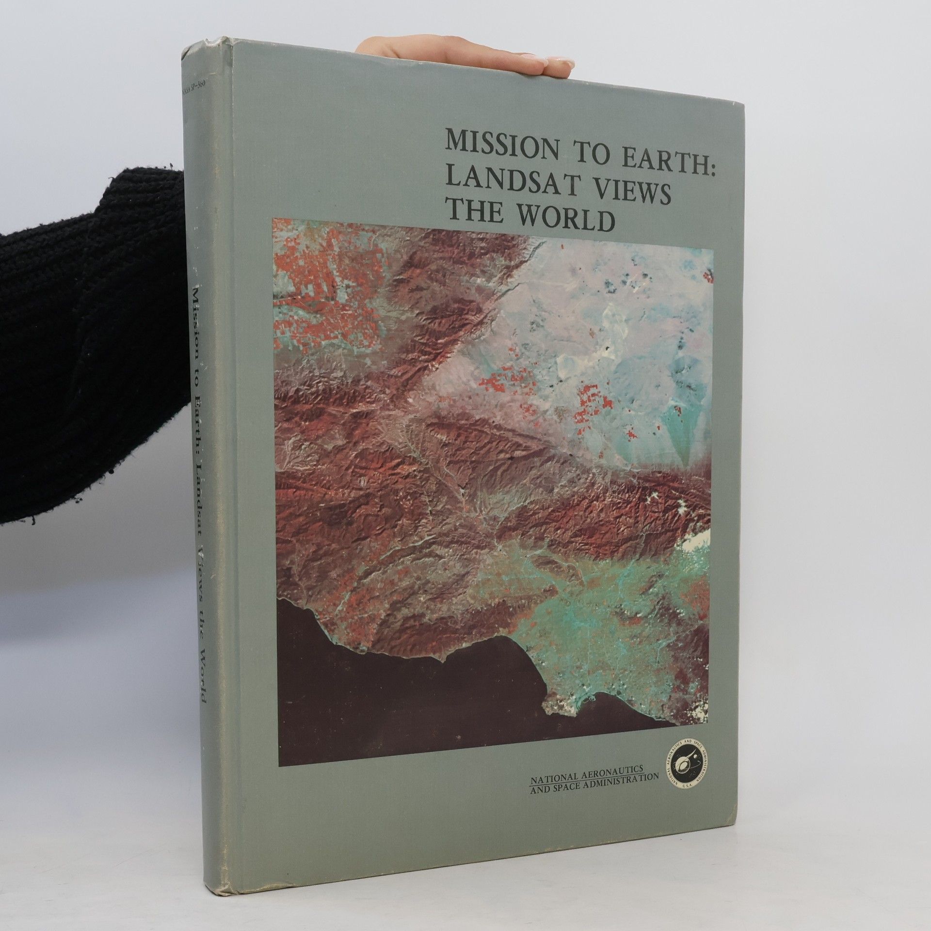 Various authors Mission to Earth: Landsat Views The World