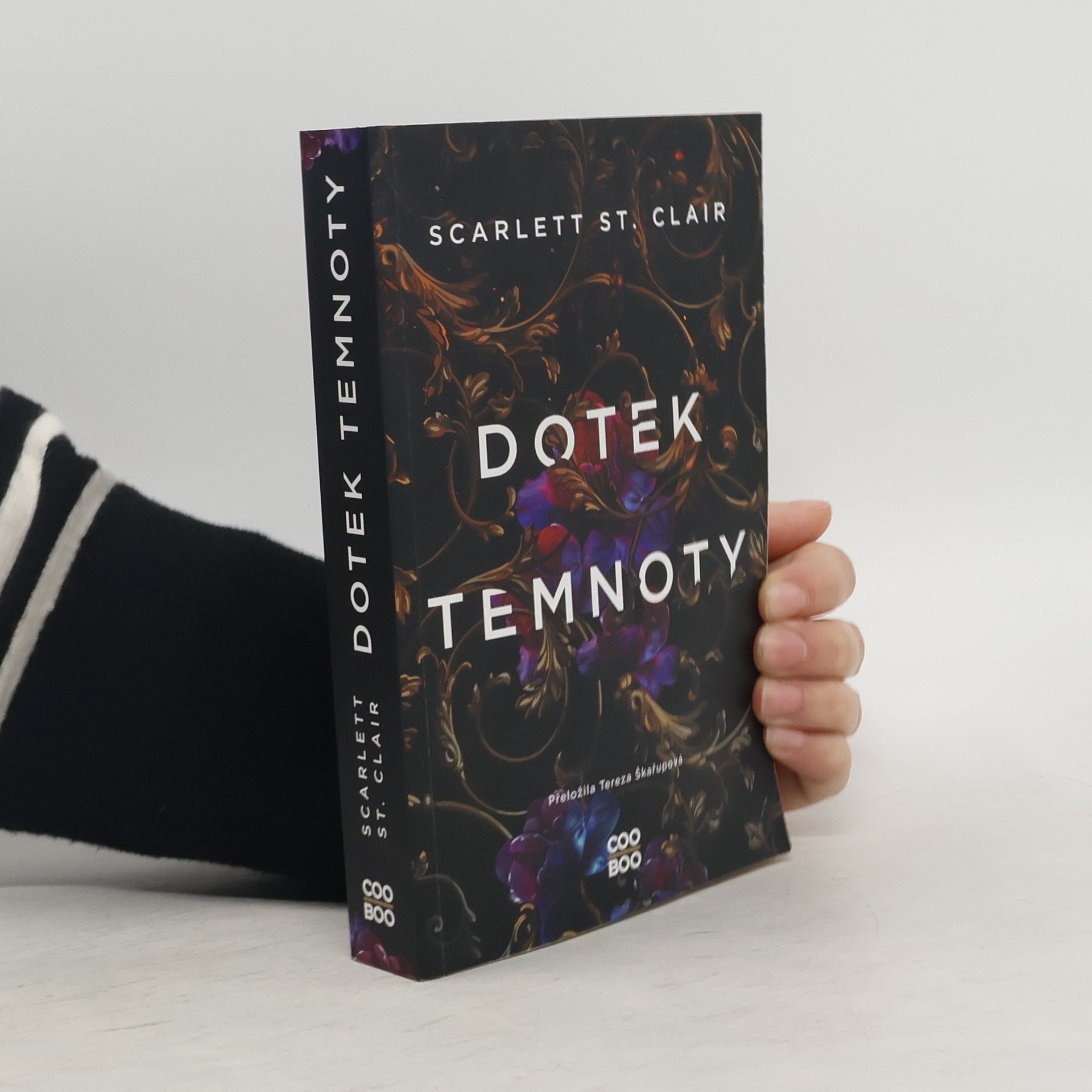 Scarlett St. Clair Dotek temnoty