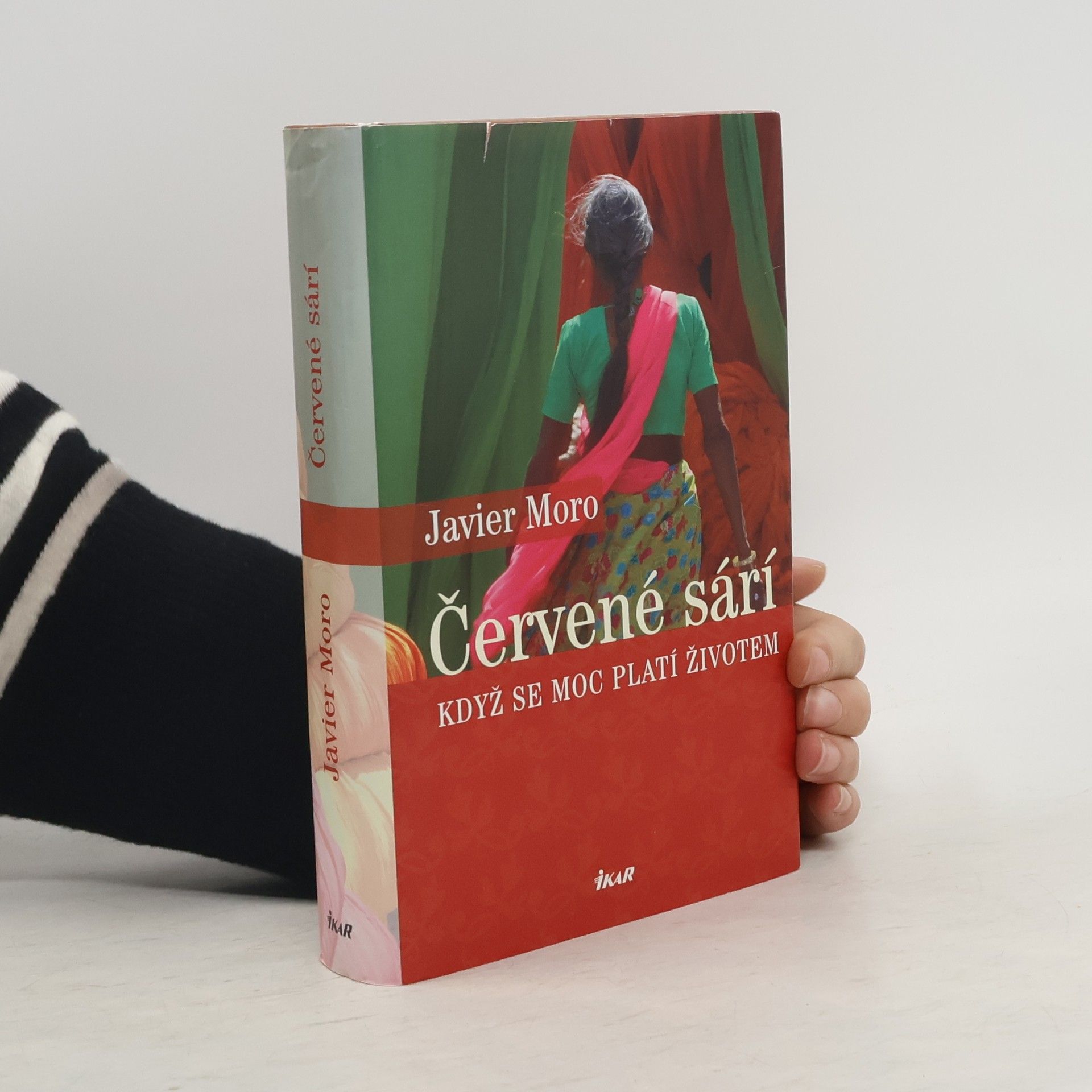 Javier Moro Červené sárí : když se moc platí životem
