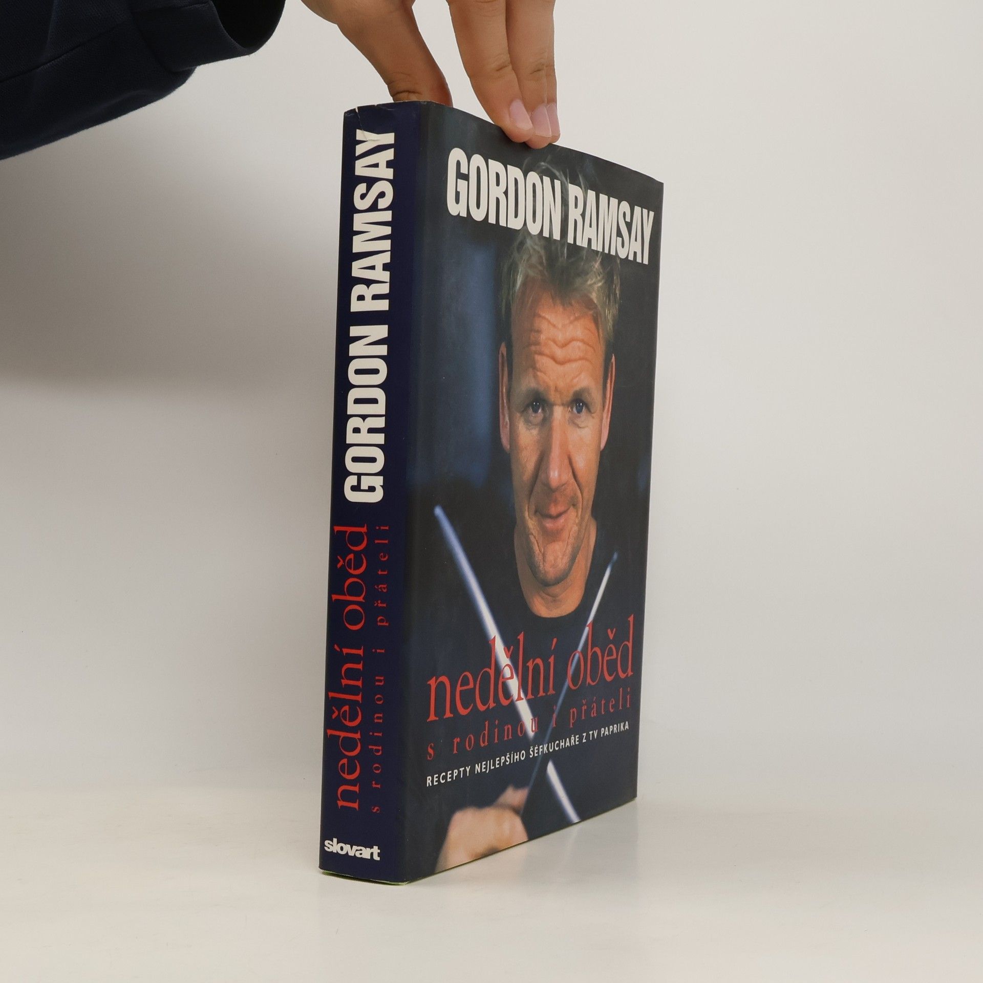 Gordon Ramsay Nedělní oběd : s rodinou i přáteli : recepty nejlepšího šéfkuchaře z TV Paprika